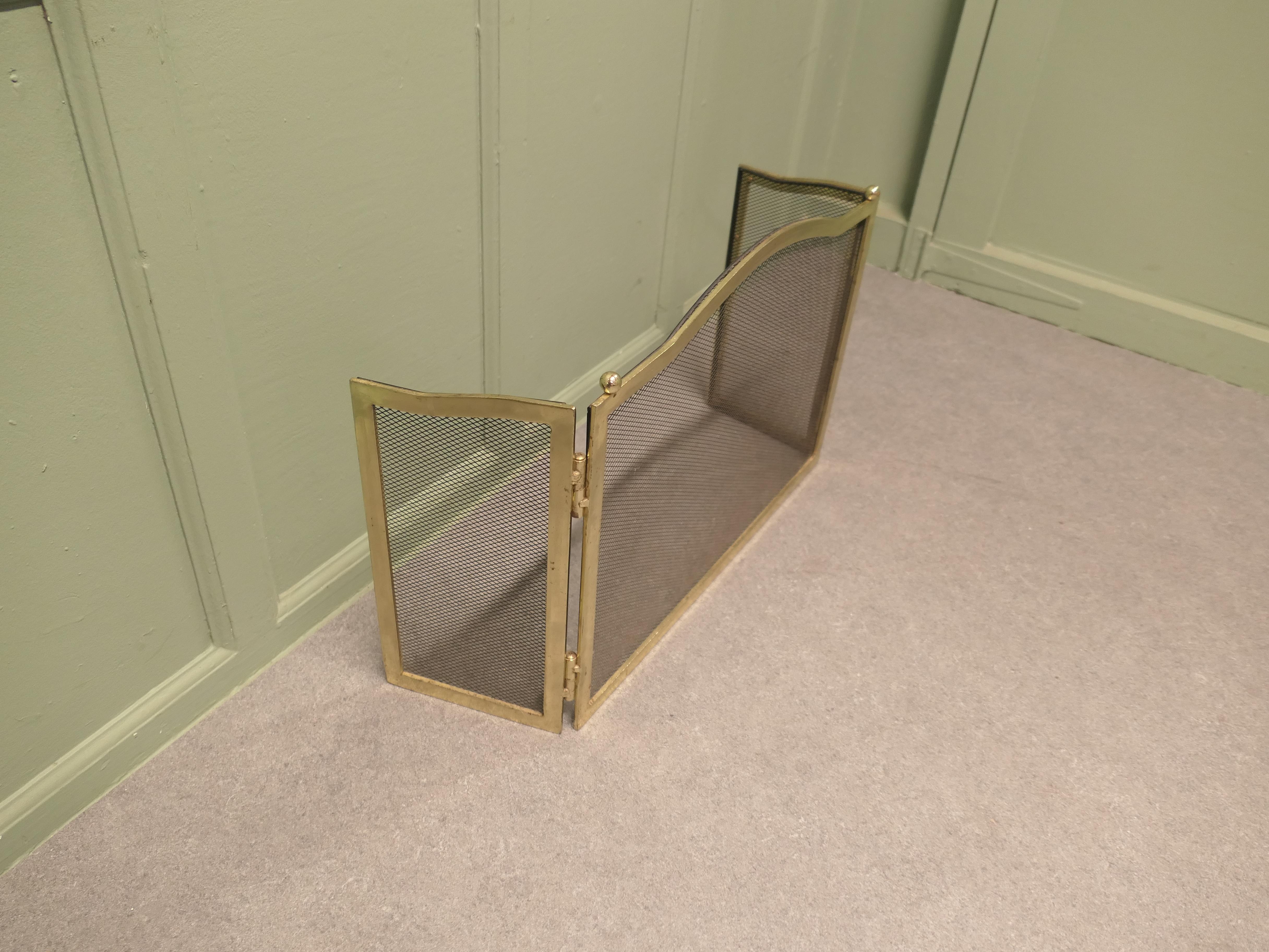 3 Fold French Brass Fire Guard   This is a folding Fireguard For Sale 2