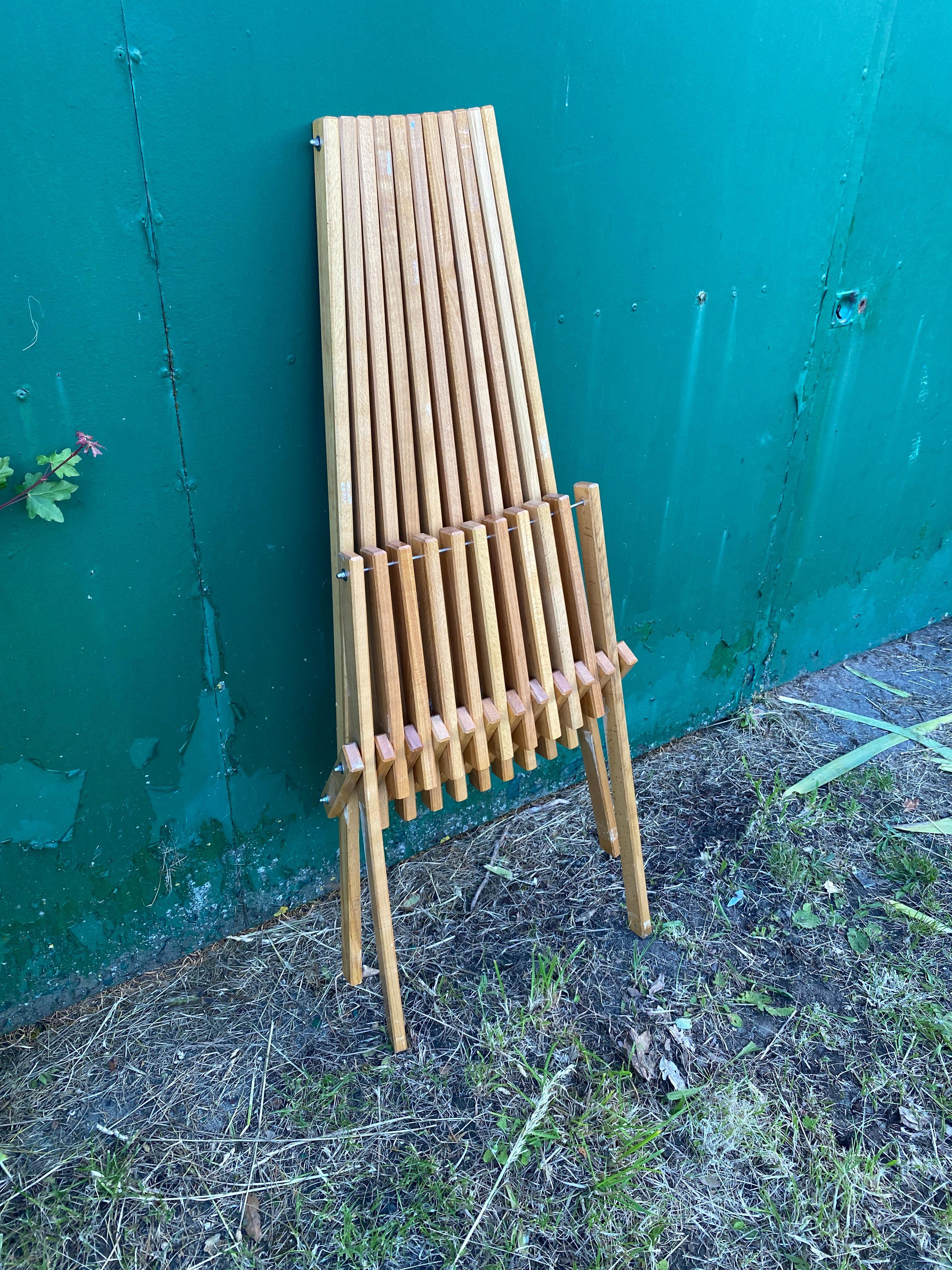 3 folding beech deck chairs circa 1970 price is for one 3 are available For Sale 3