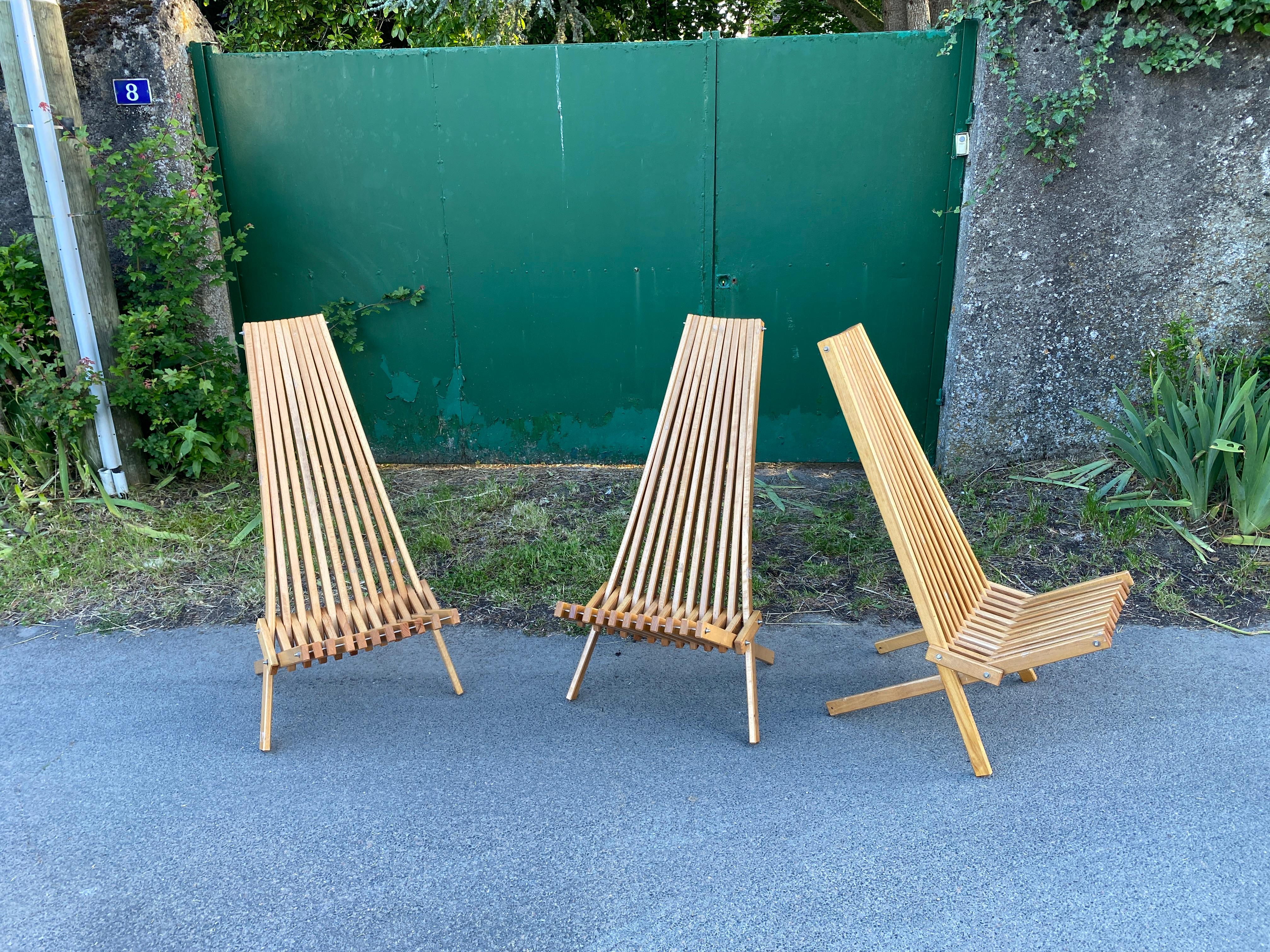 3 folding beech deck chairs circa 1970
price is for one
3 are available