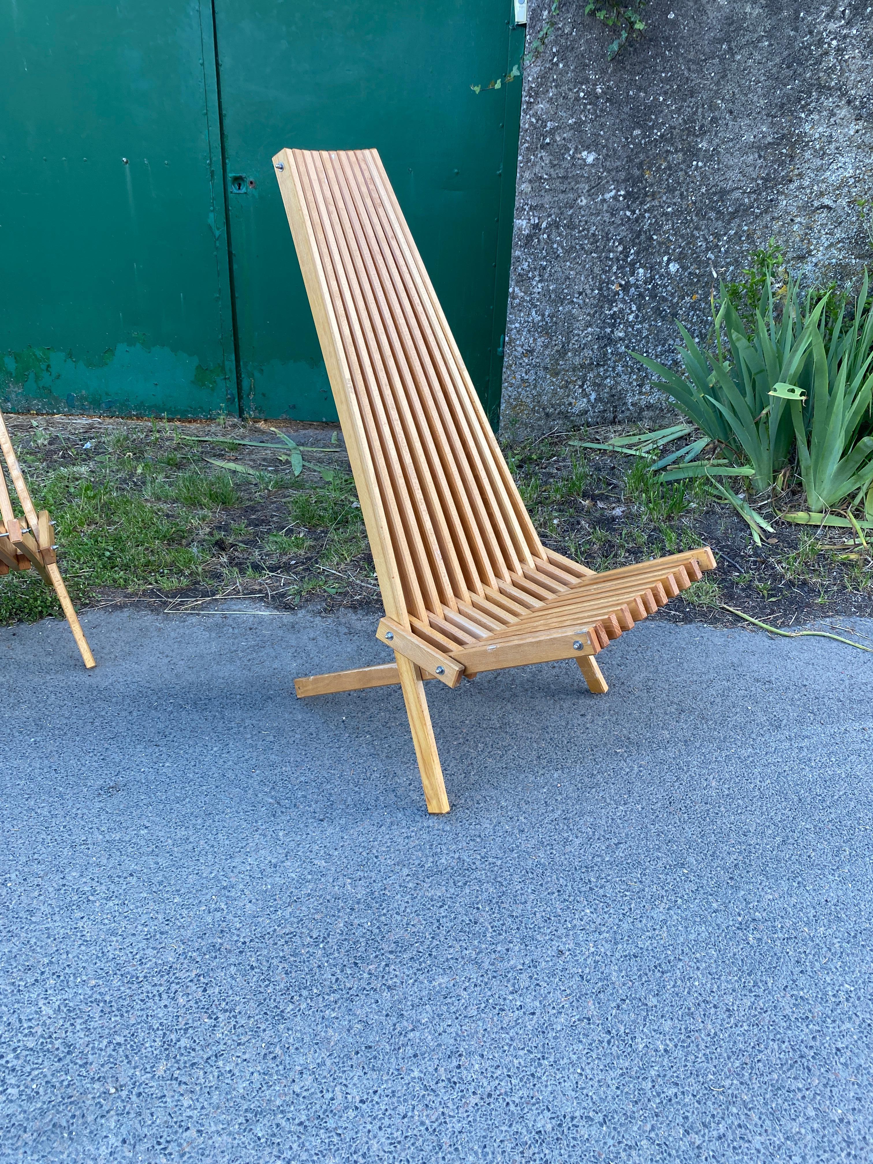Mid-Century Modern 3 folding beech deck chairs circa 1970 price is for one 3 are available For Sale