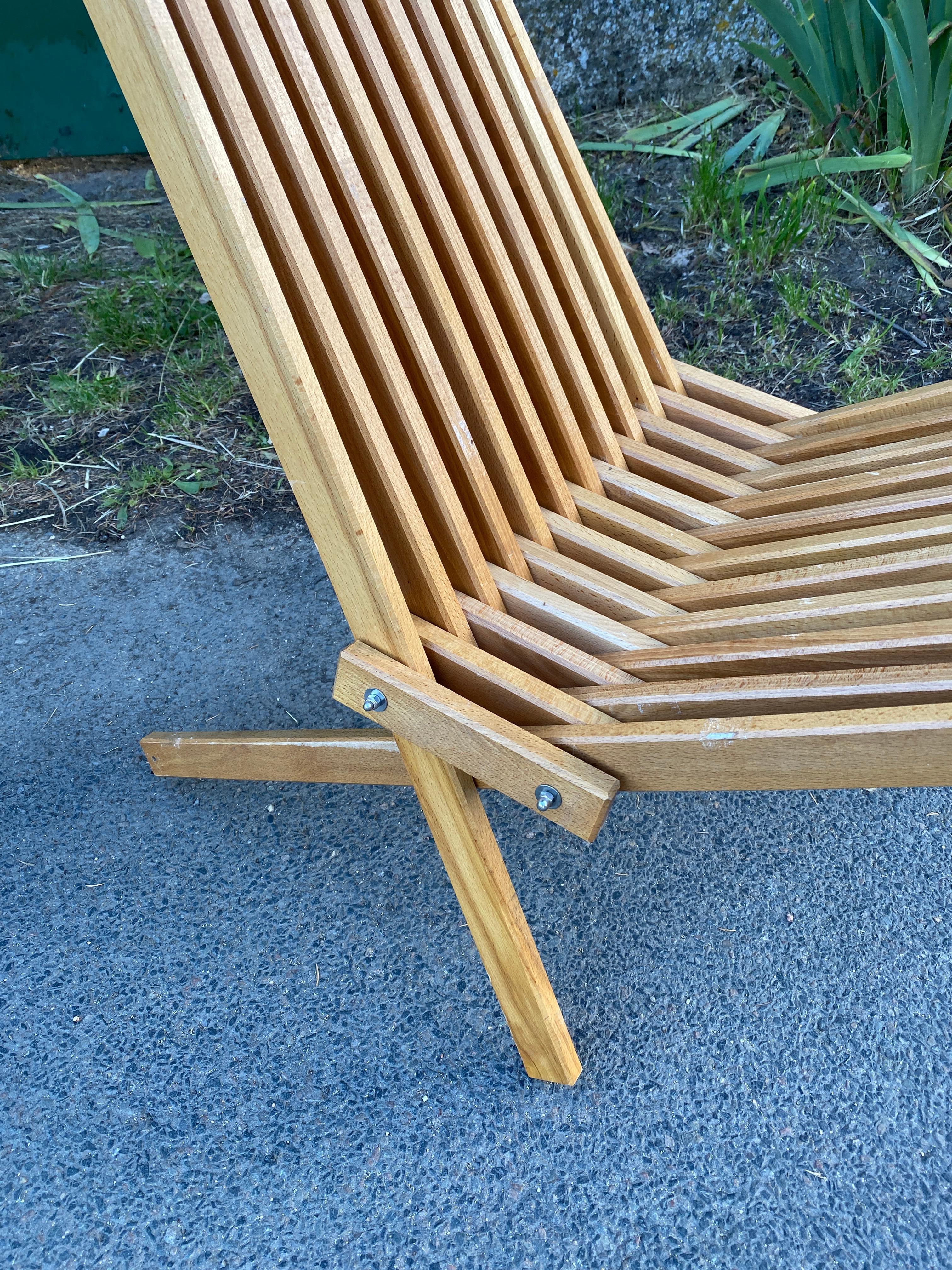 French 3 folding beech deck chairs circa 1970 price is for one 3 are available For Sale