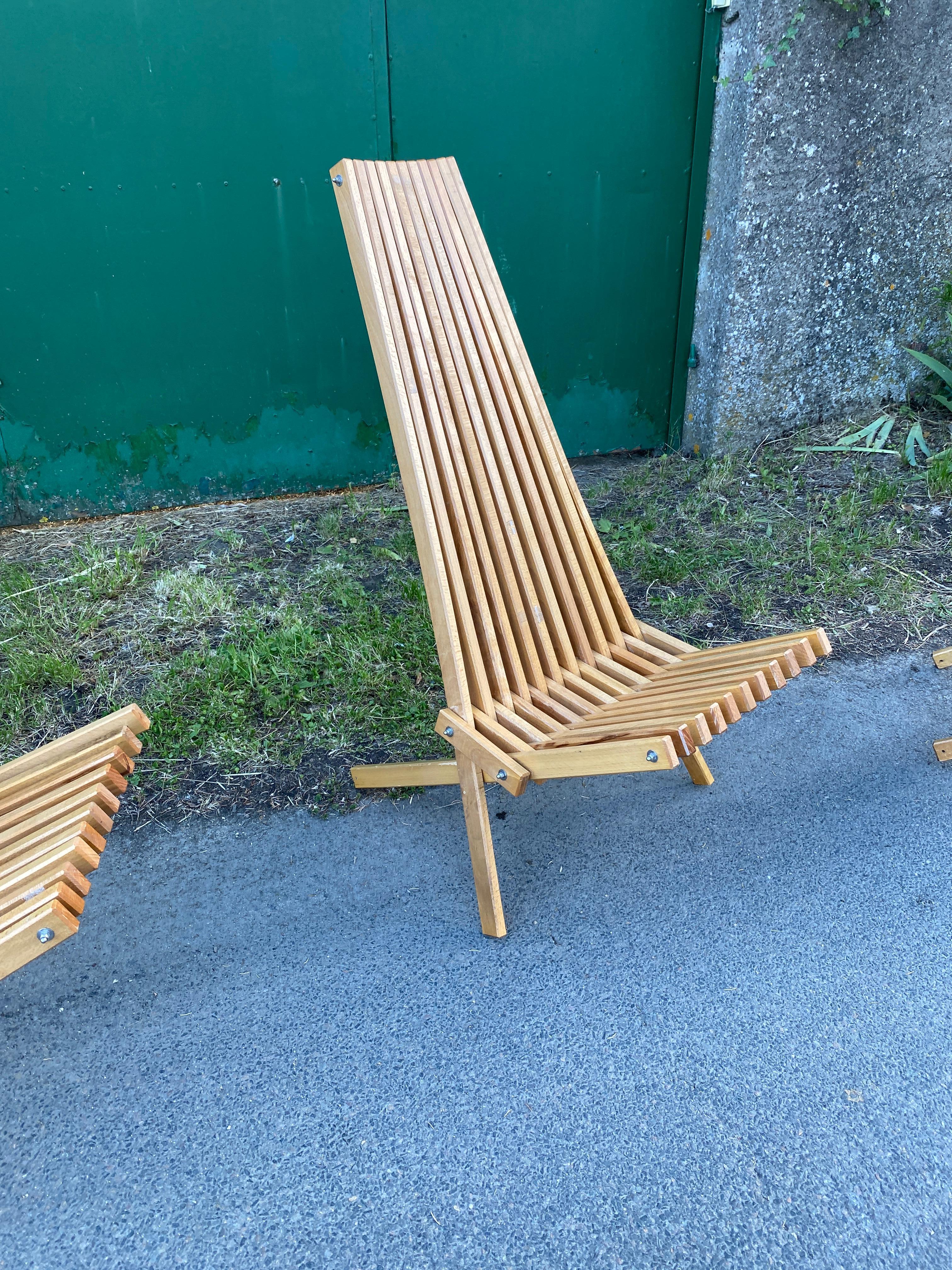 Late 20th Century 3 folding beech deck chairs circa 1970 price is for one 3 are available For Sale