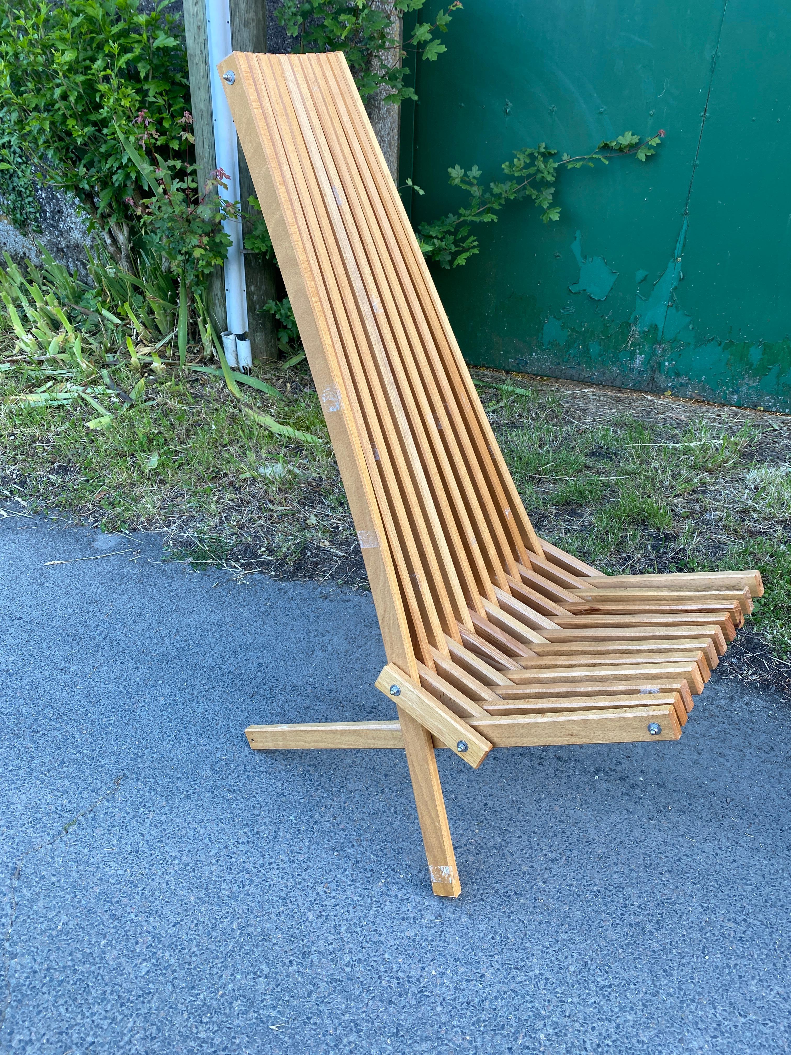 Beech 3 folding beech deck chairs circa 1970 price is for one 3 are available For Sale