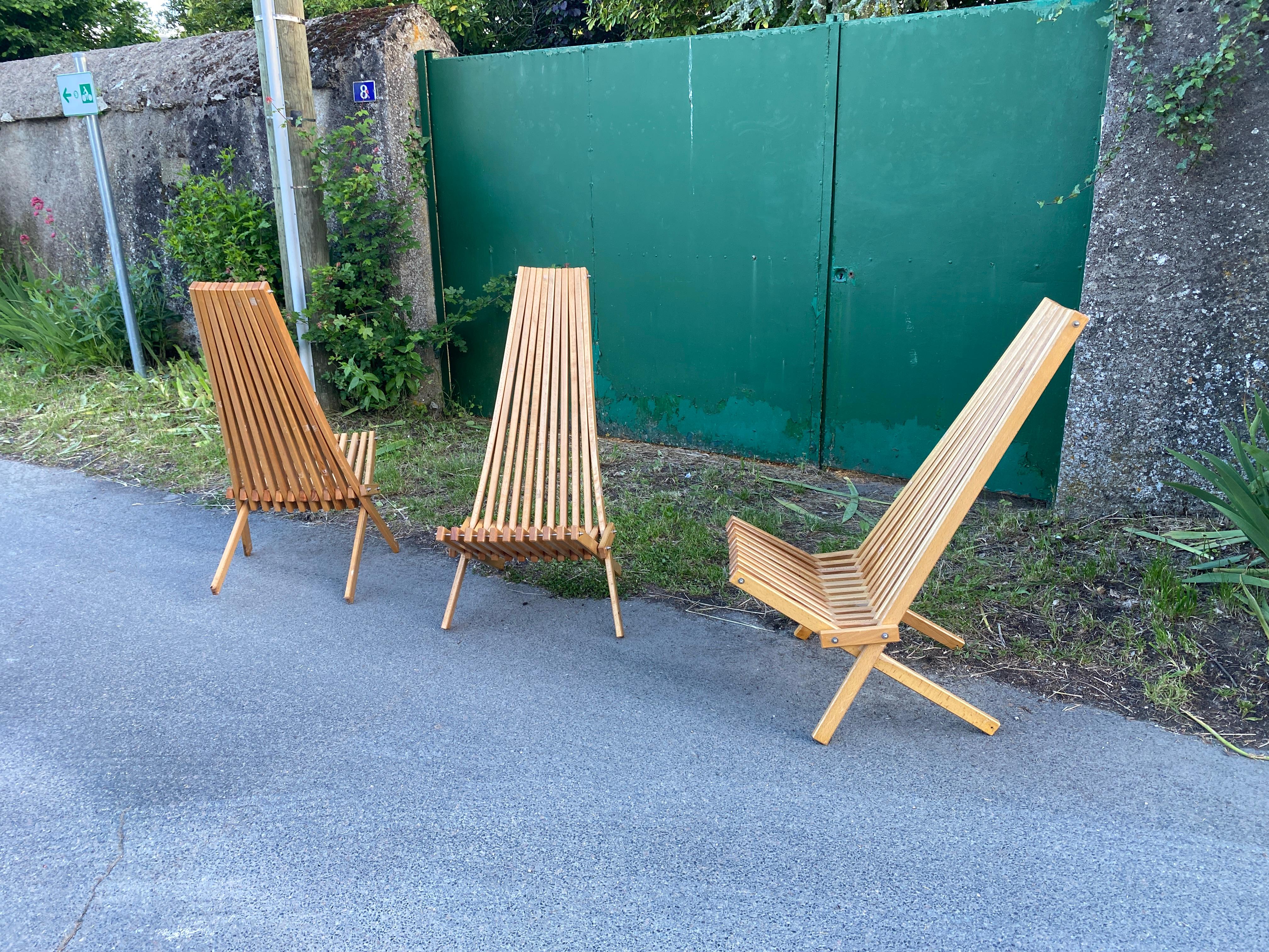3 folding beech deck chairs circa 1970 price is for one 3 are available For Sale 2