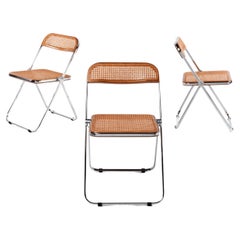  3 chaises pliantes modèle Plia conçues par Giancarlo Piretti, version à revêtement verni