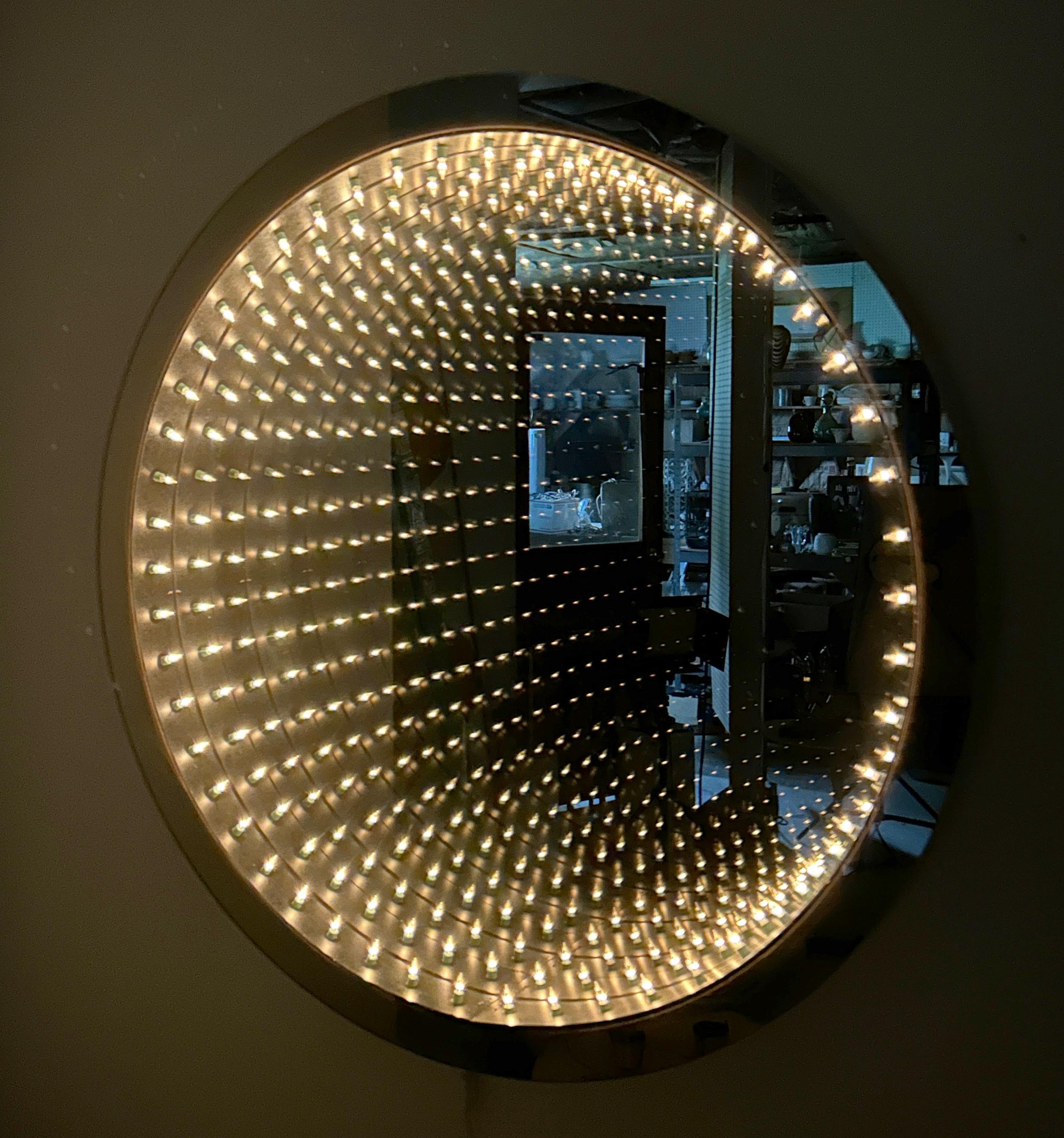 La plus grande vue de l'entreprise Tunnelights (souvent écrite Tunnel Lights) de Floride, États-Unis. 35,75