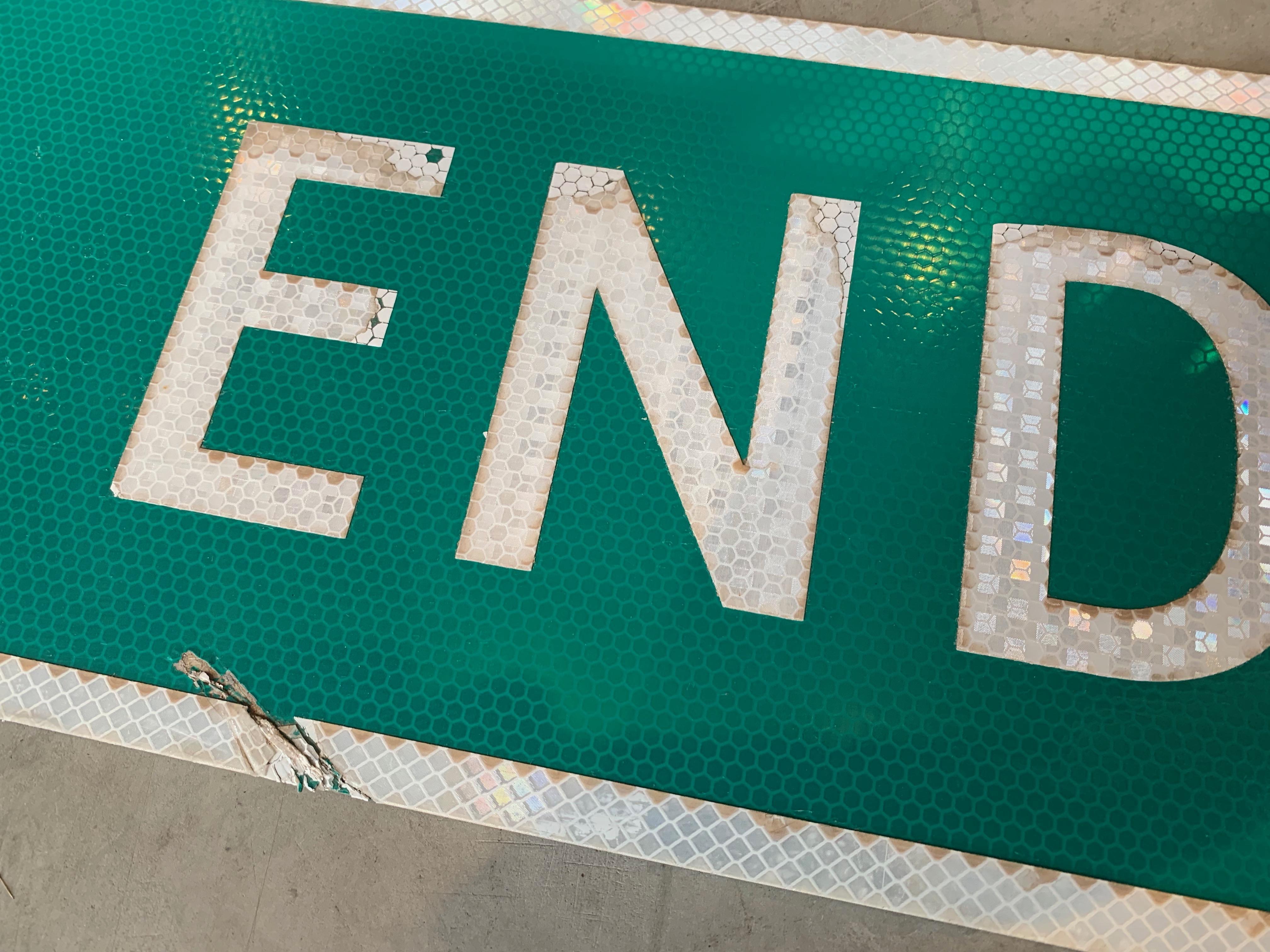 Langes „Dead End“- Highway-Schild im Zustand „Gut“ im Angebot in Los Angeles, CA