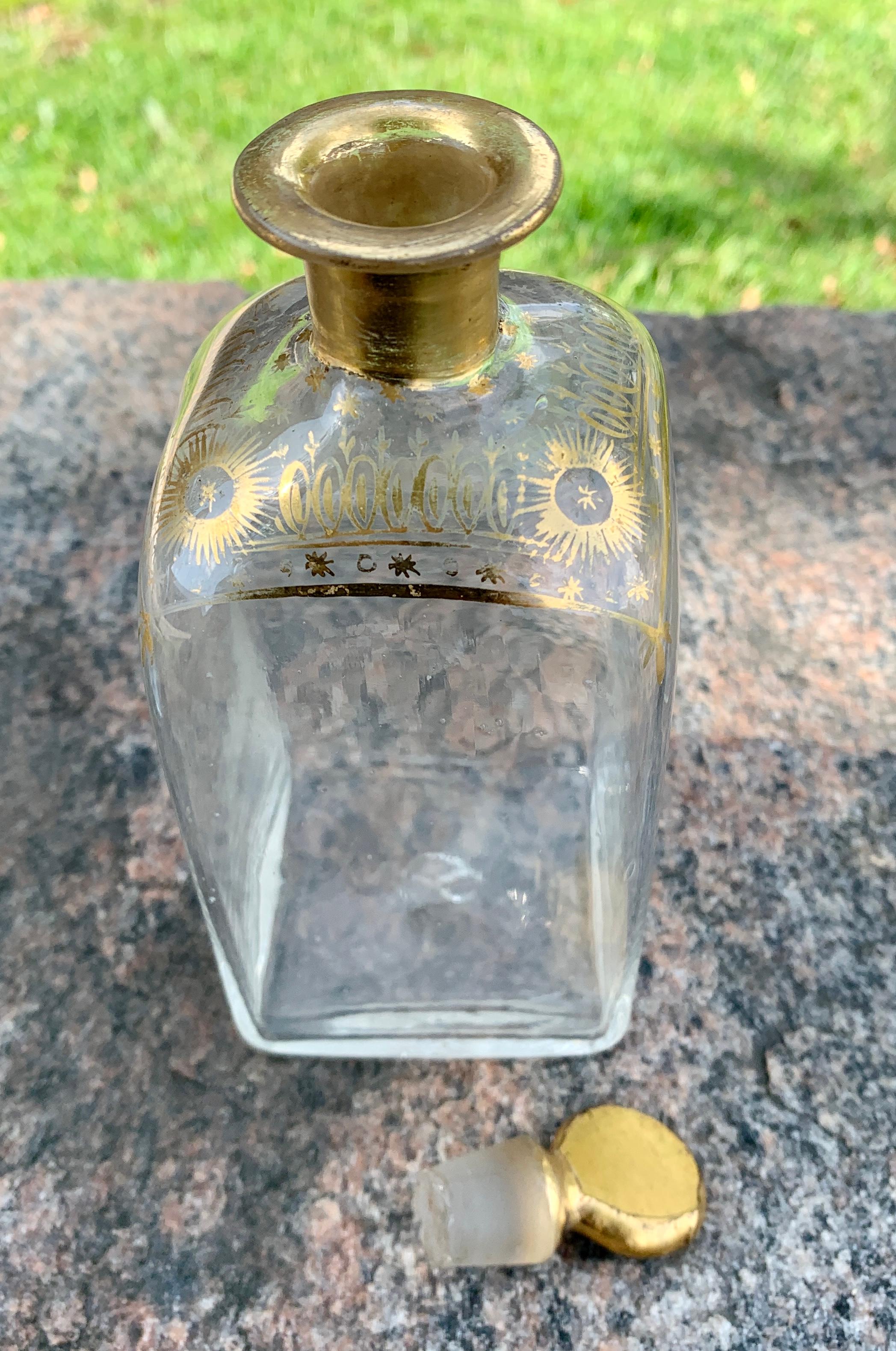 3 französische Louis XVI-Flaschen mit mundgeblasenem Golddekor und Likör im Angebot 4