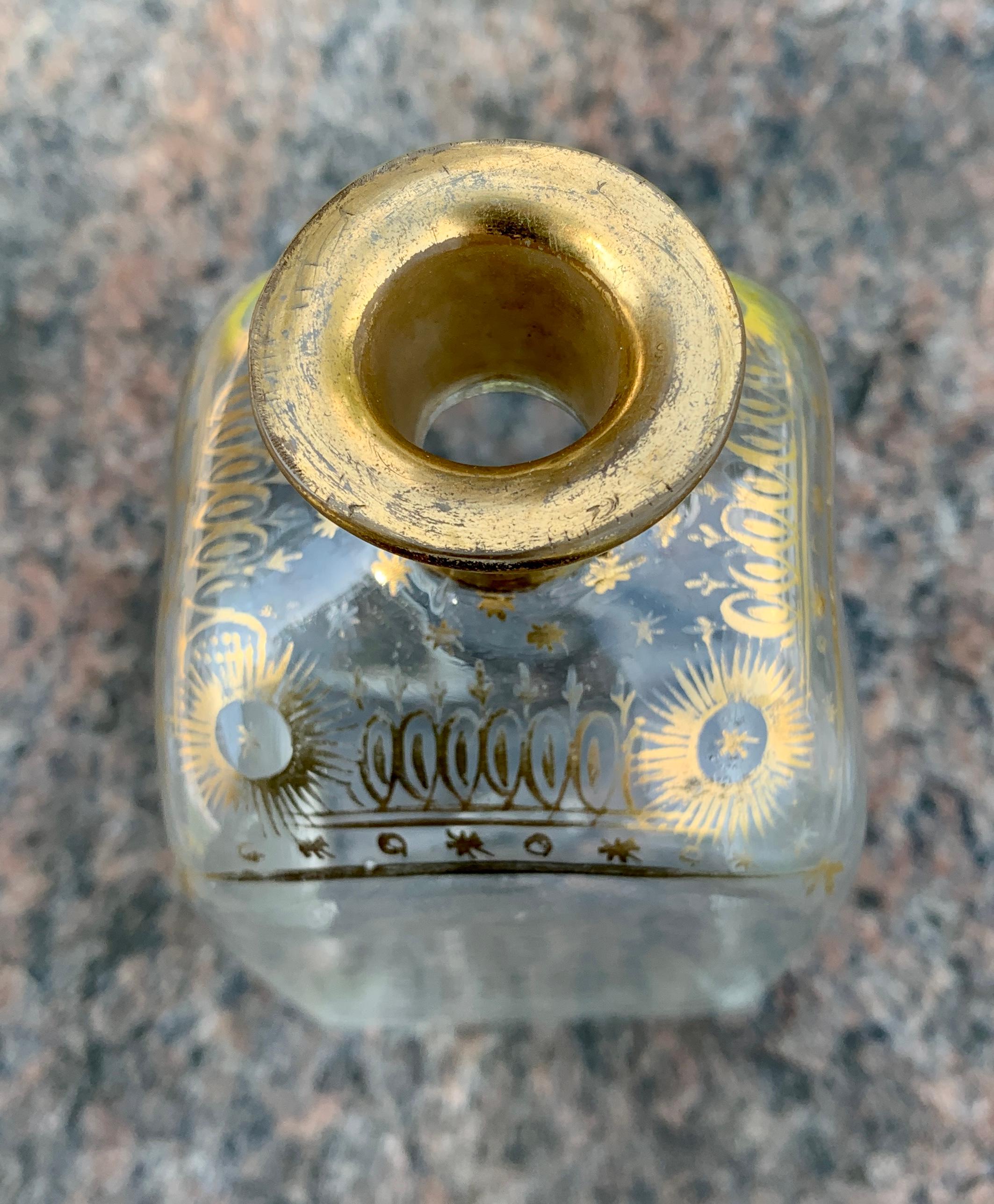 3 französische Louis XVI-Flaschen mit mundgeblasenem Golddekor und Likör im Angebot 6