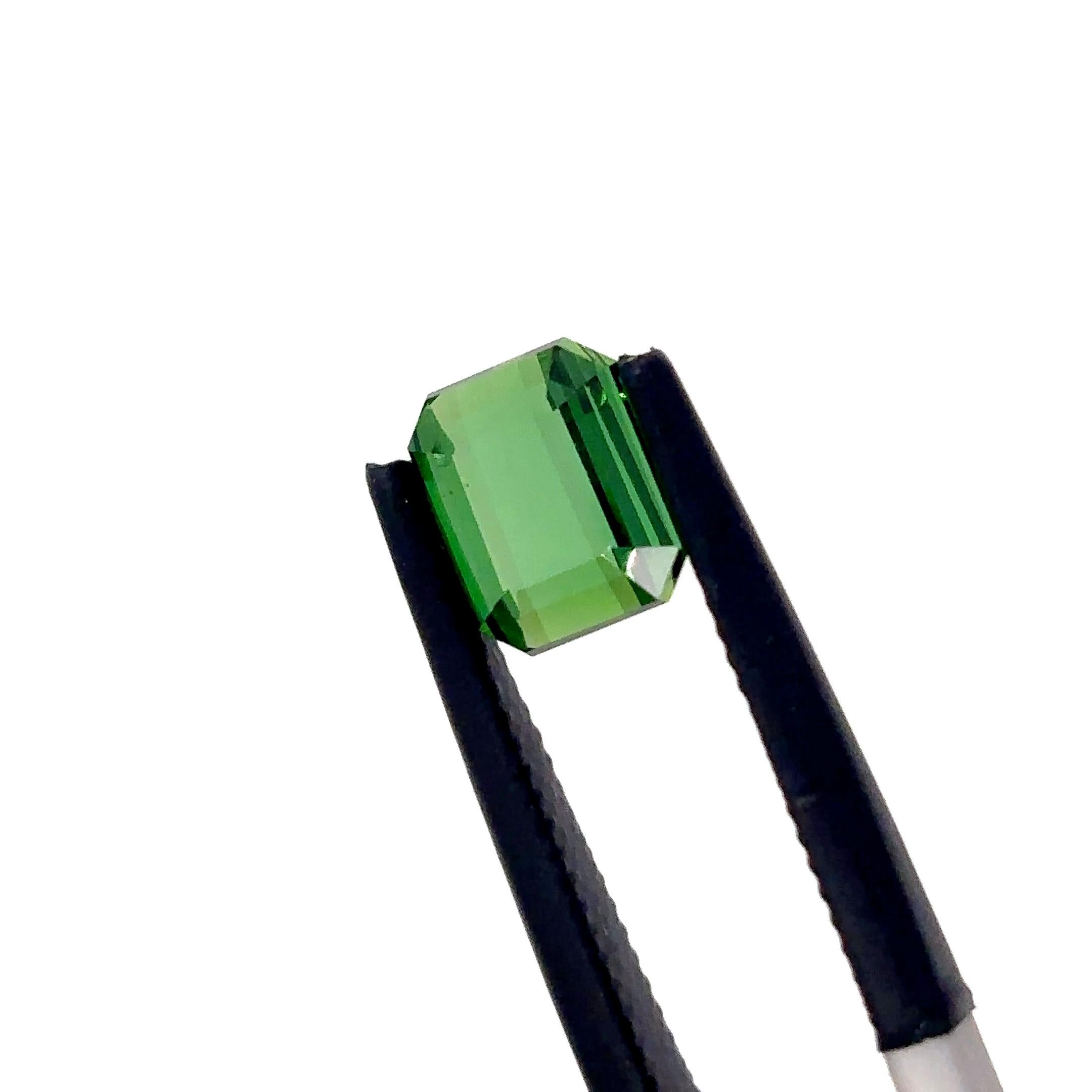 3 pietre di tormalina verde taglio smeraldo Cts 8,88 in vendita 6