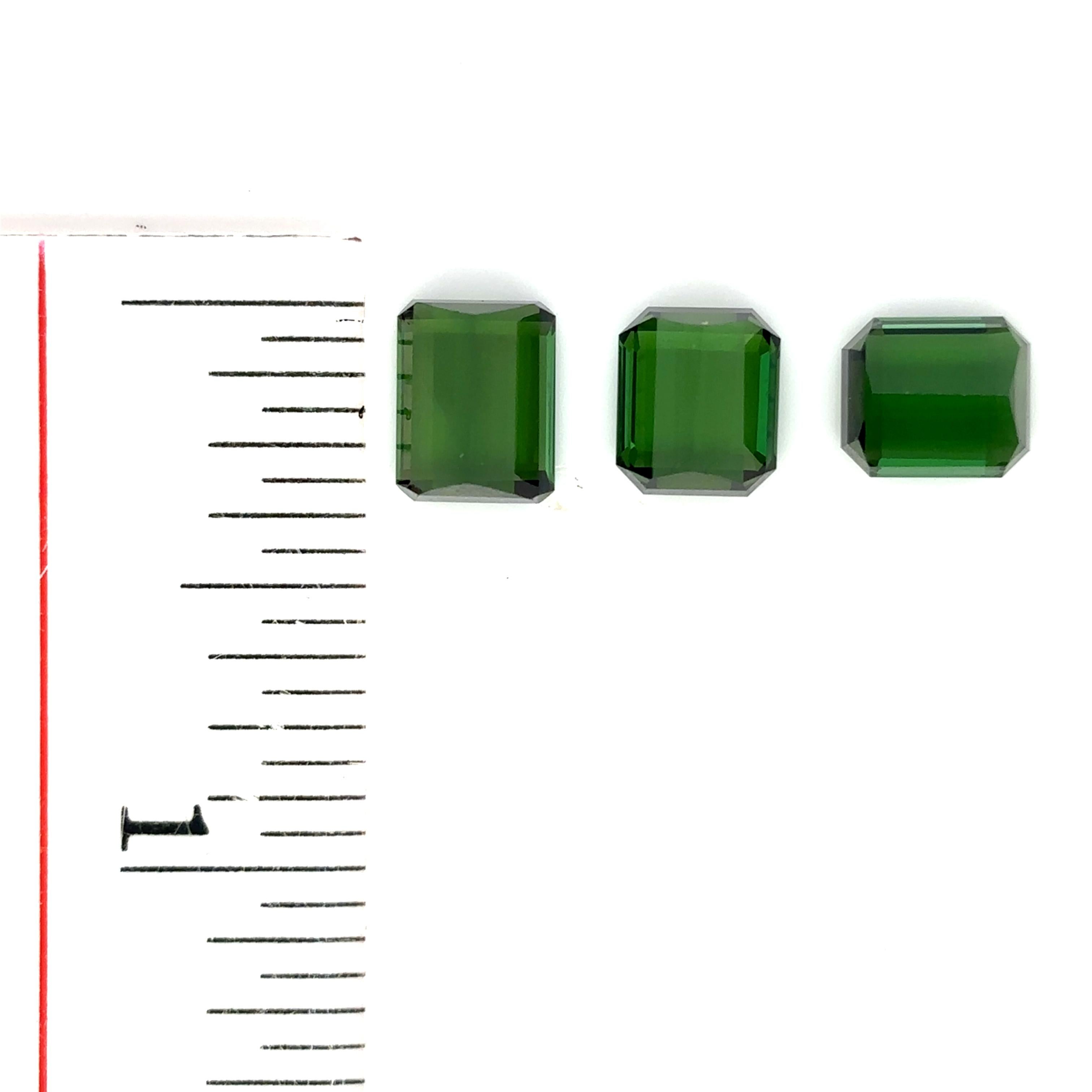 3 pietre di tormalina verde taglio smeraldo Cts 8,88 in vendita 13