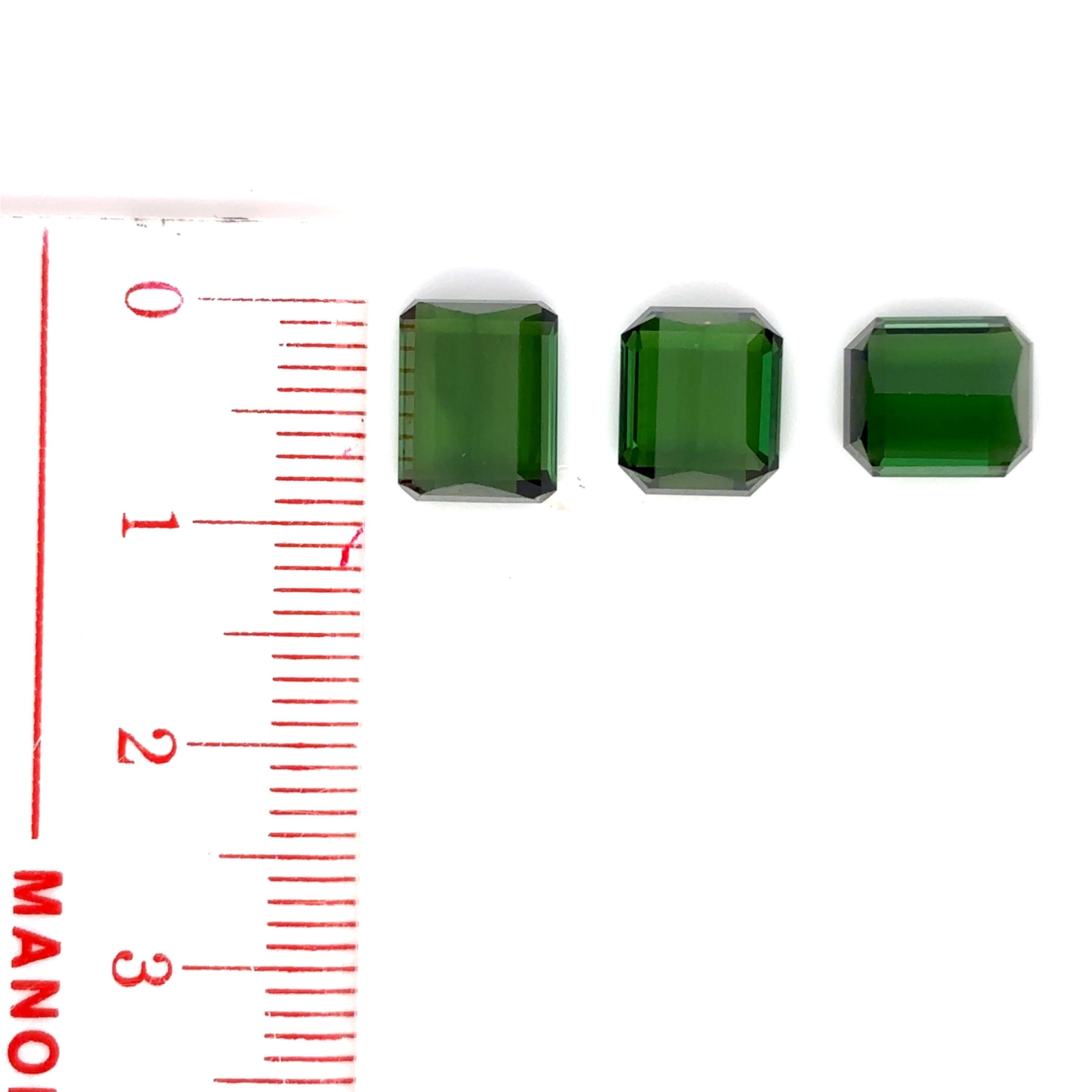 3 pietre di tormalina verde taglio smeraldo Cts 8,88 in vendita 14