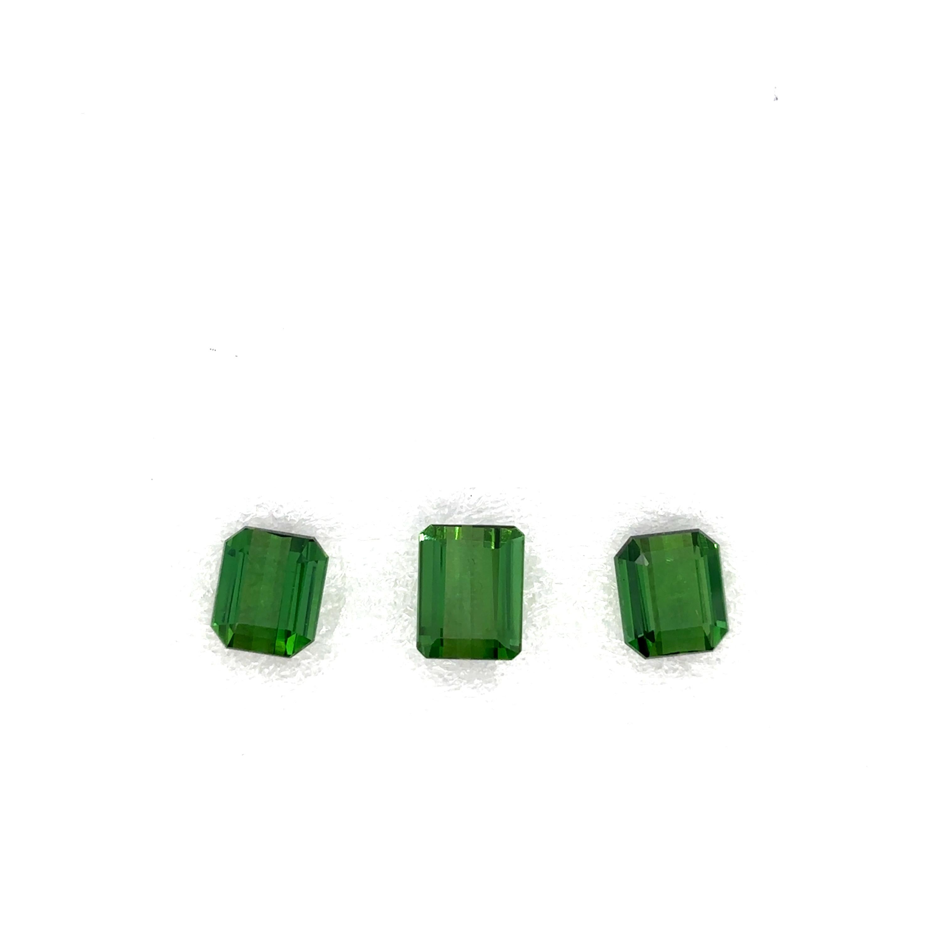 Donna 3 pietre di tormalina verde taglio smeraldo Cts 8,88 in vendita