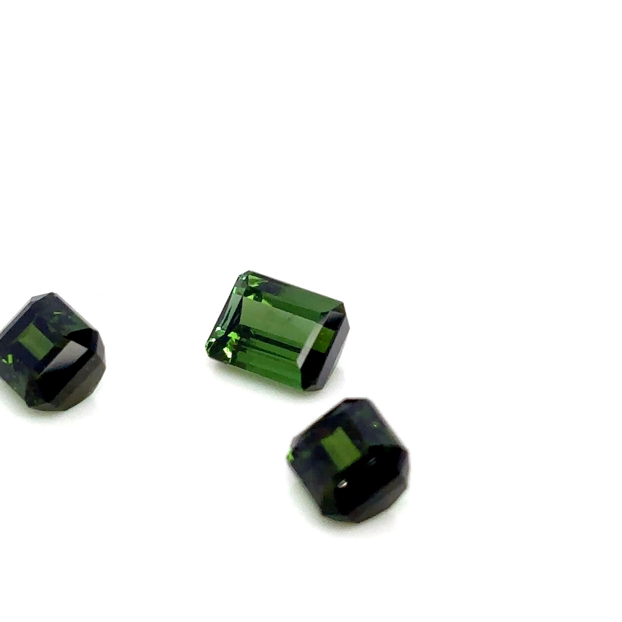 3 pietre di tormalina verde taglio smeraldo Cts 8,88 in vendita 3