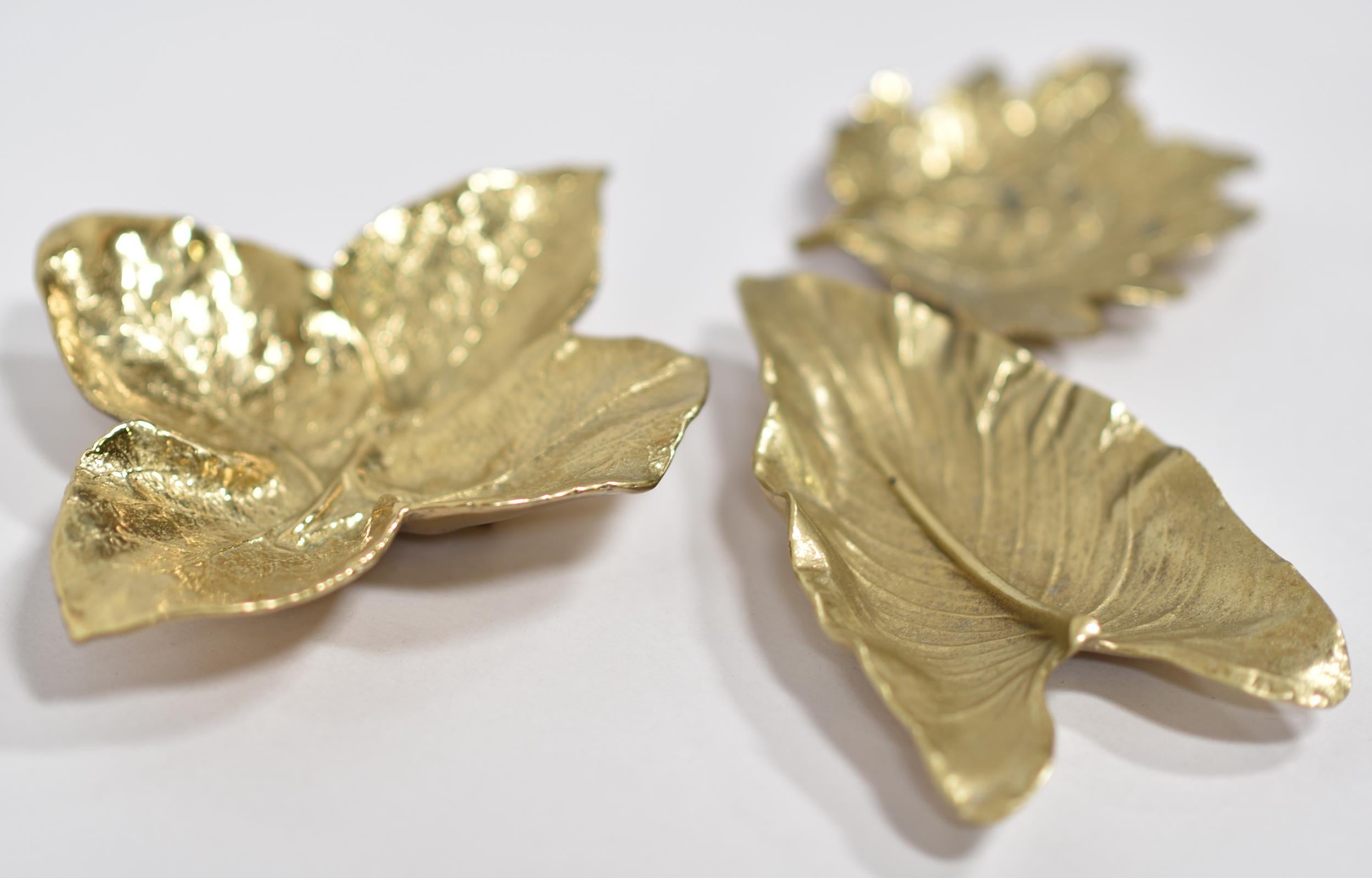 20th Century AMERICAN BRASS BOWLS - COLEUS, CRYSANTHEMUM, CALLA LILY Hand-Crafted TRAYS For Sale