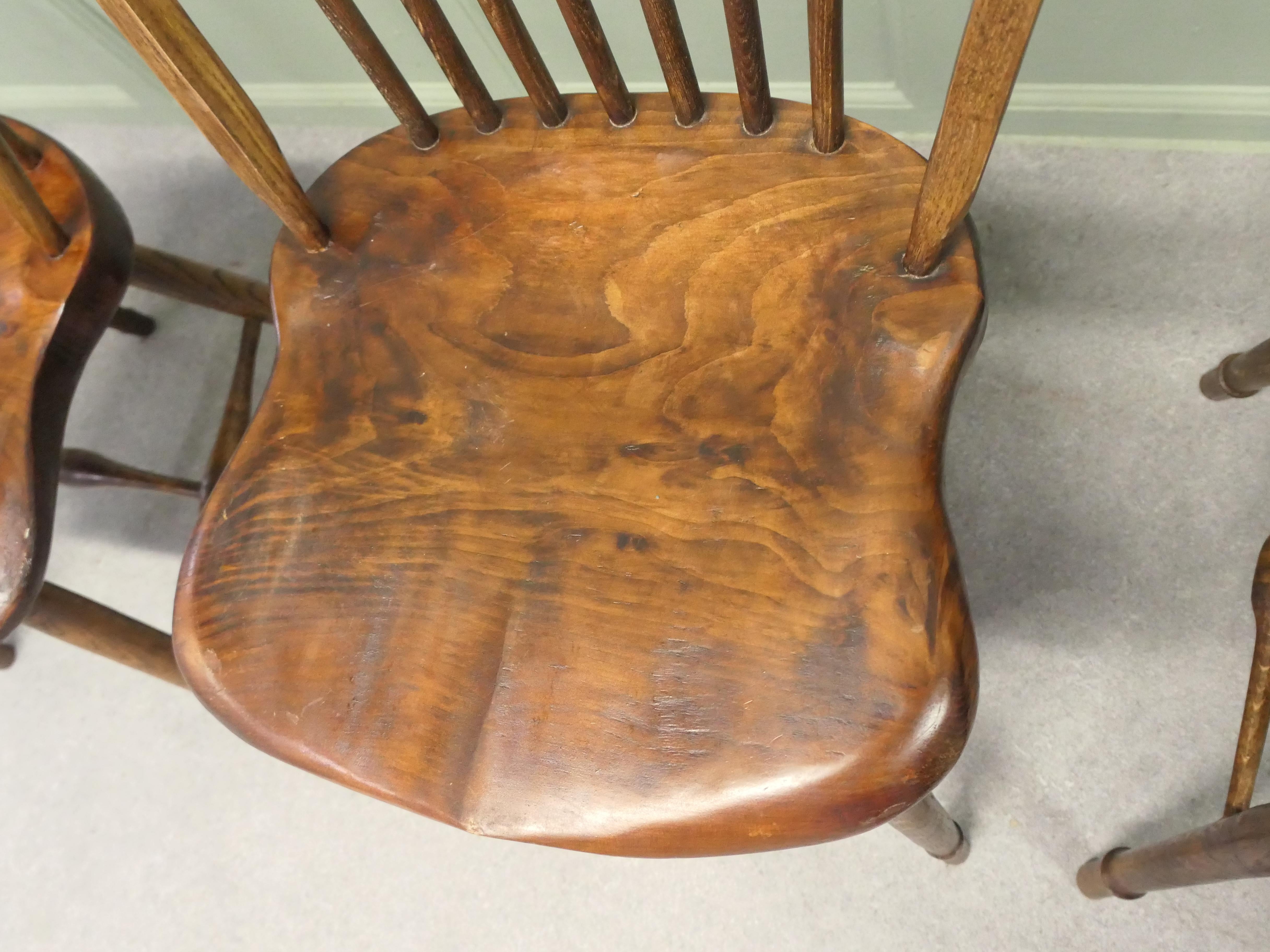 3 Hand Made Land Küche Stühle Ein hervorragendes Trio von Stühlen (Eichenholz) im Angebot