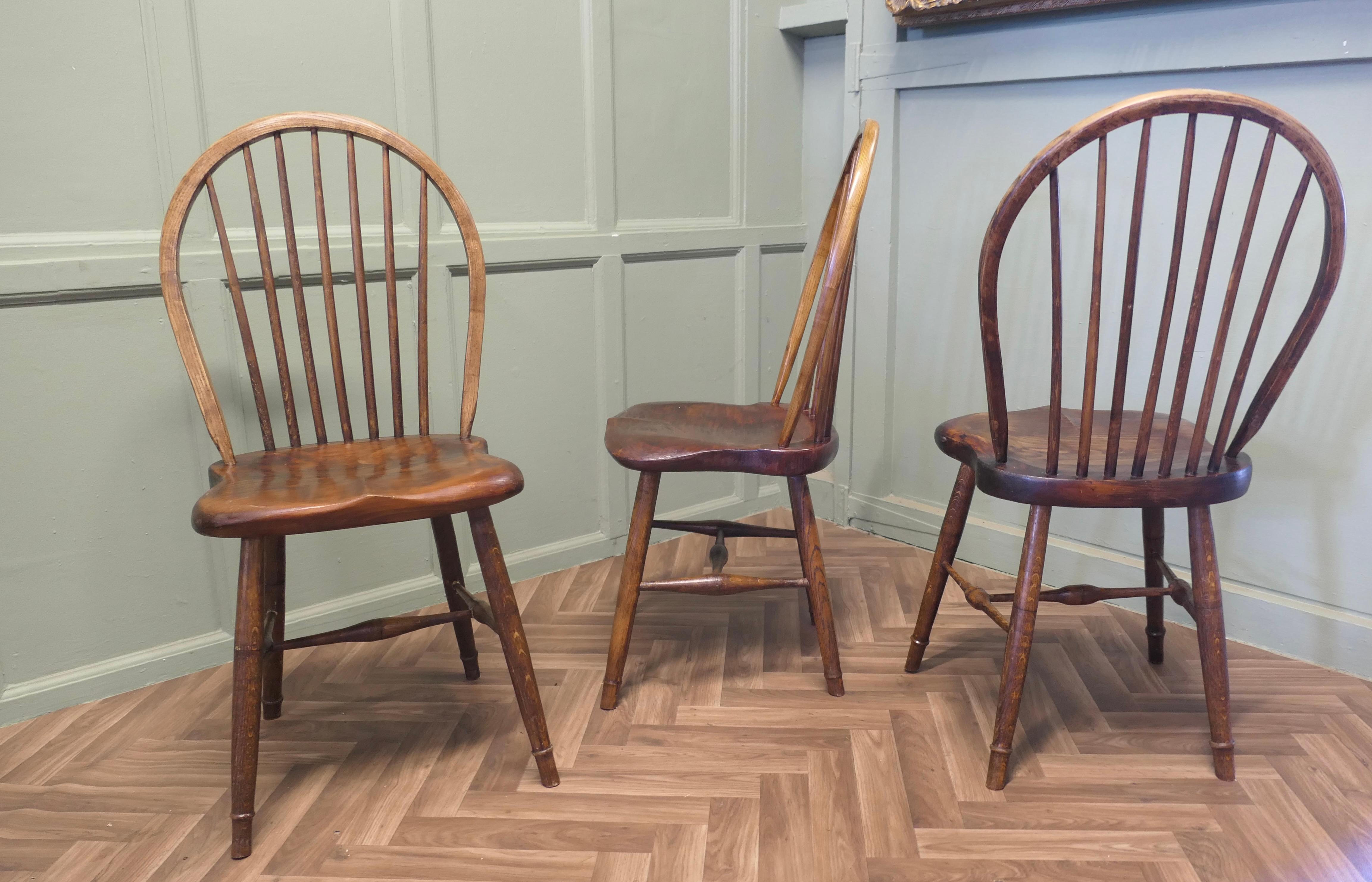 3 chaises de cuisine Hand Made   Un superbe trio de chaises Bon état - En vente à Godshill, Isle of Wight