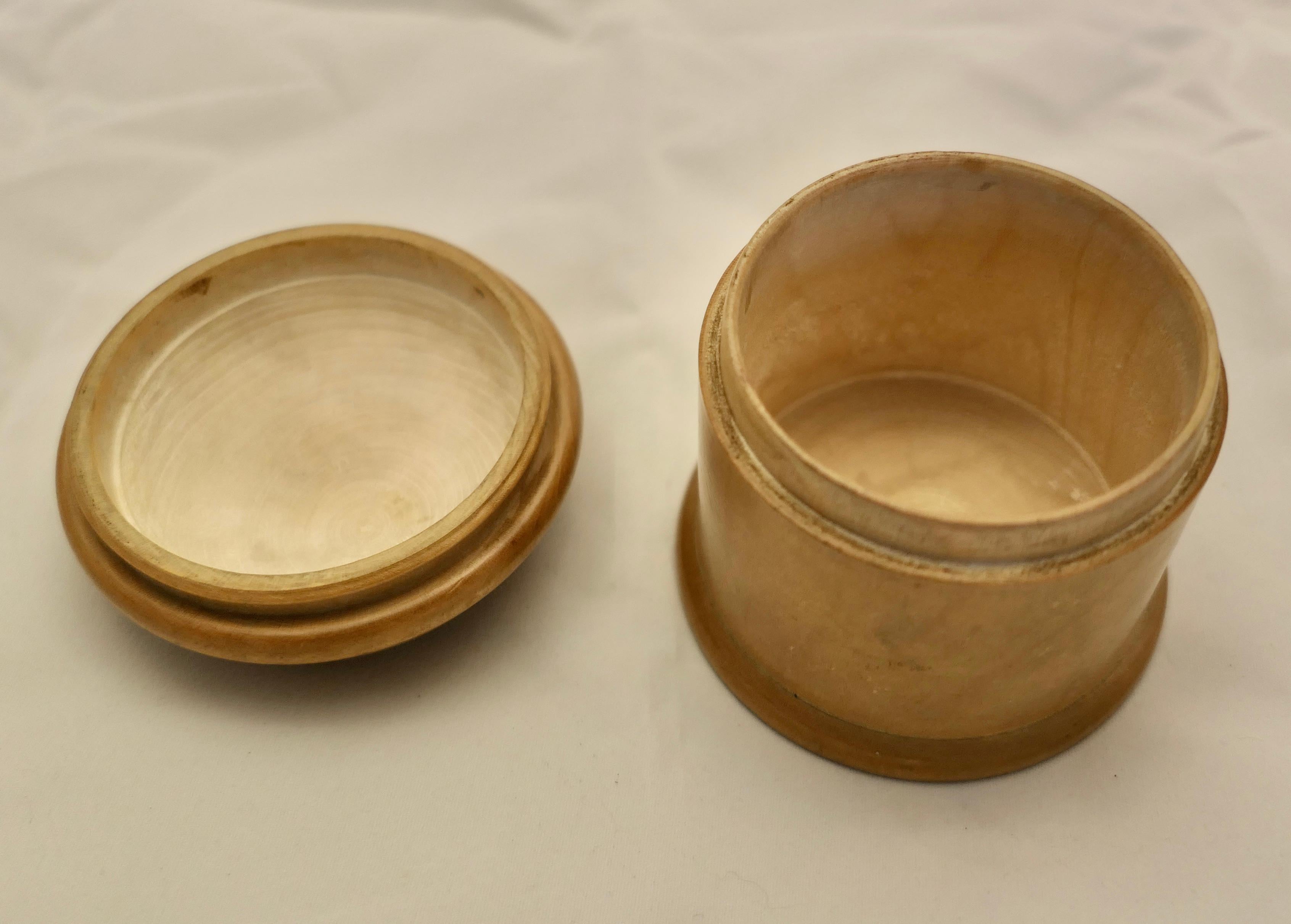 3 Hand Made Sycamore Treen Pots 1 with Miniatures     In Good Condition For Sale In Chillerton, Isle of Wight