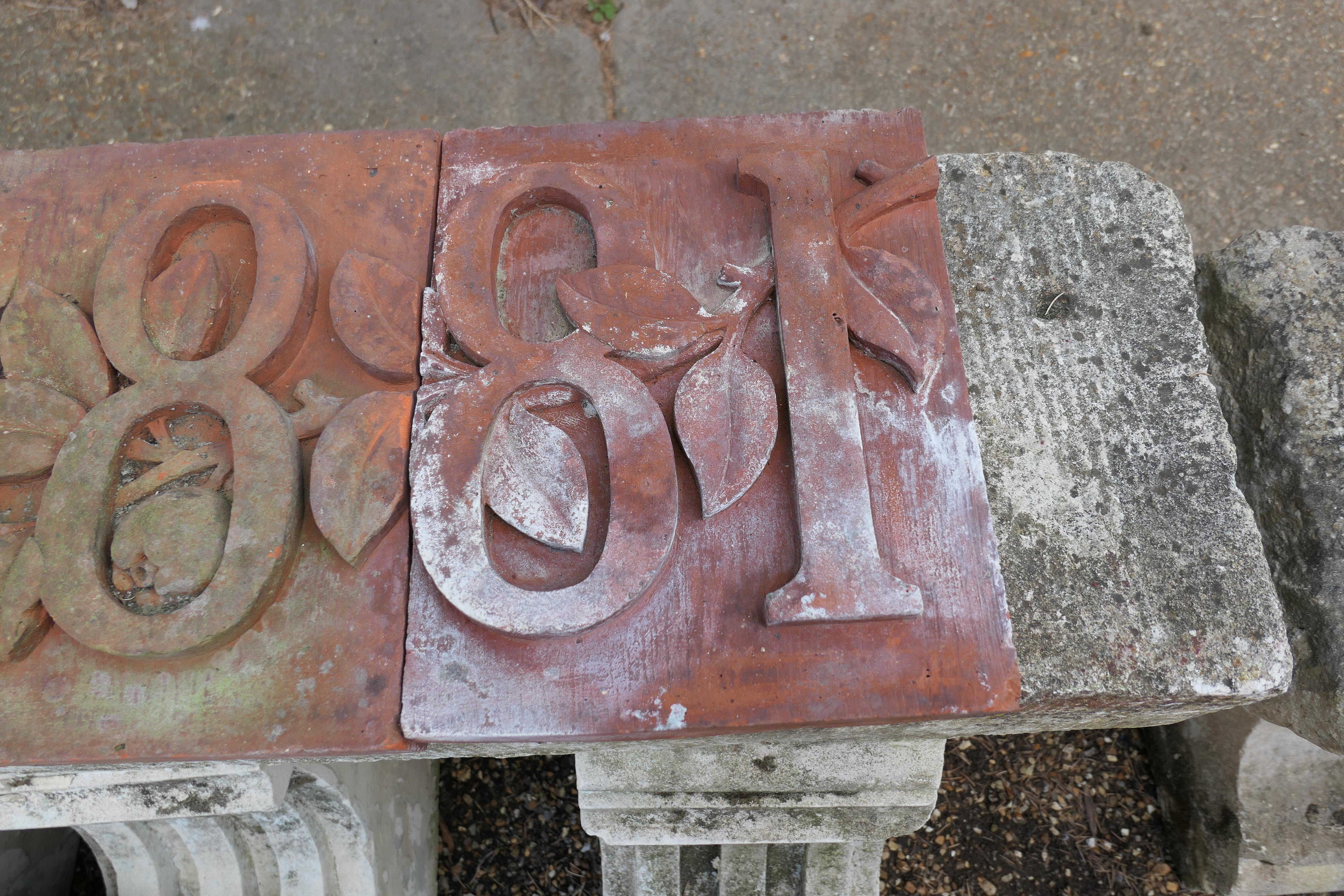 3 handgefertigte Terrakotta-Steinsteine AD1881 im Zustand „Gut“ im Angebot in Chillerton, Isle of Wight