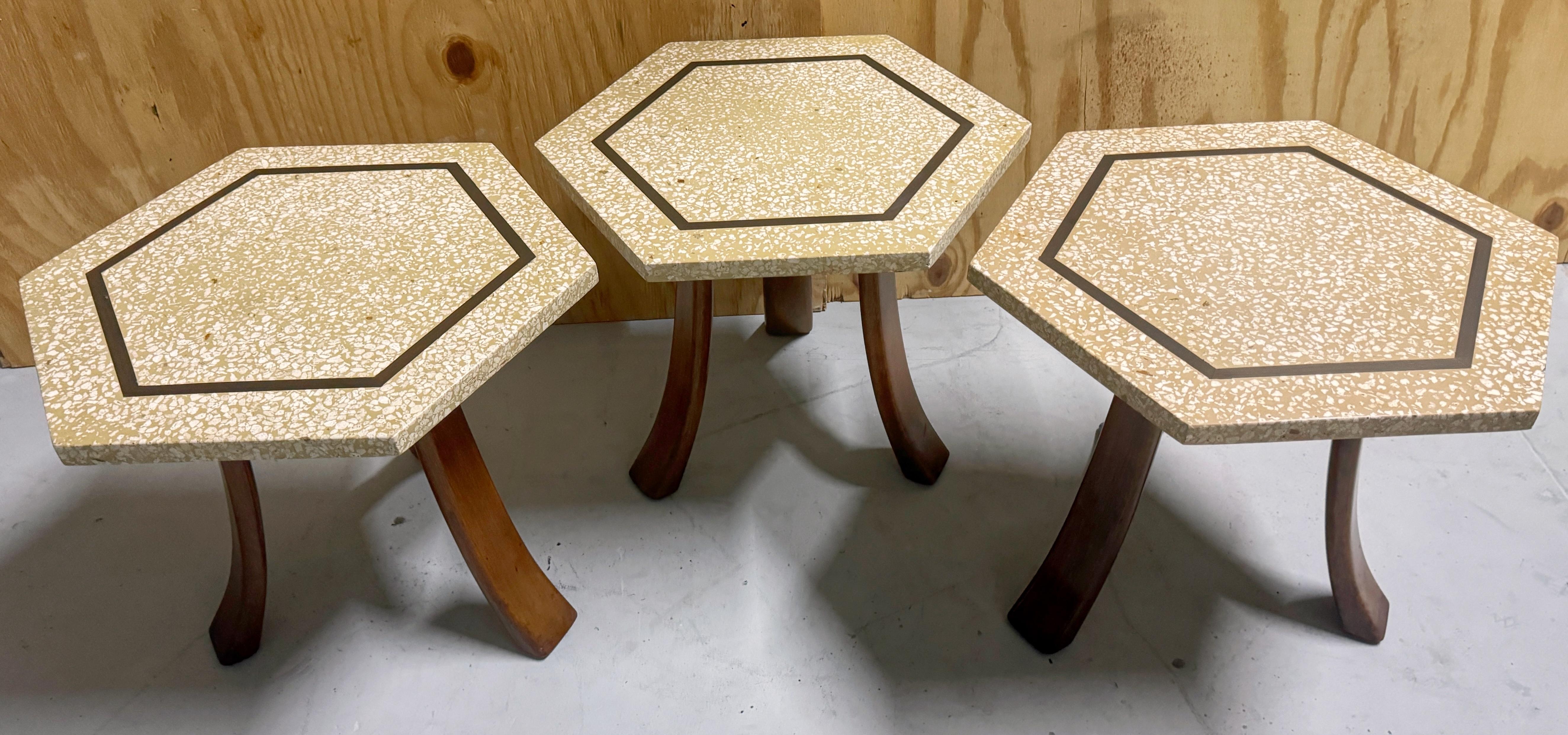 Incrusté 3 tables d'appoint hexagonales Harvey Probber incrustées de terrazzo et de bronze, vendues individuellement en vente