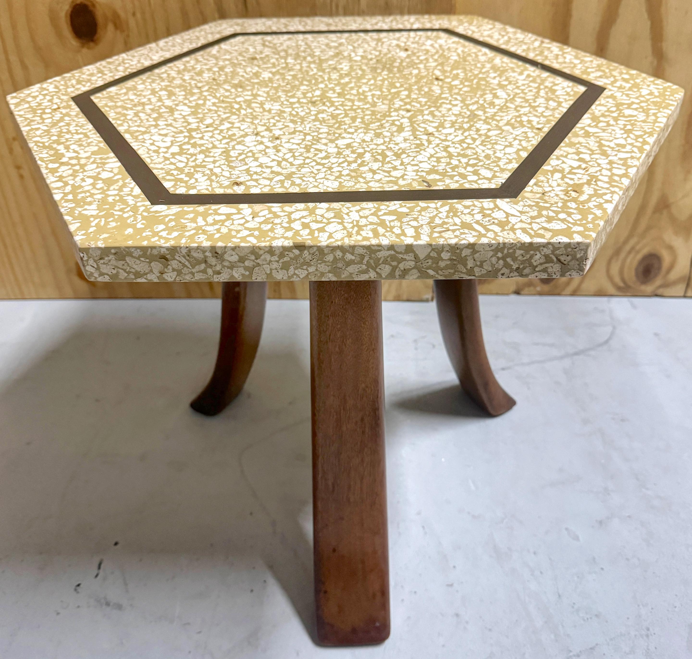 20ième siècle 3 tables d'appoint hexagonales Harvey Probber incrustées de terrazzo et de bronze, vendues individuellement en vente