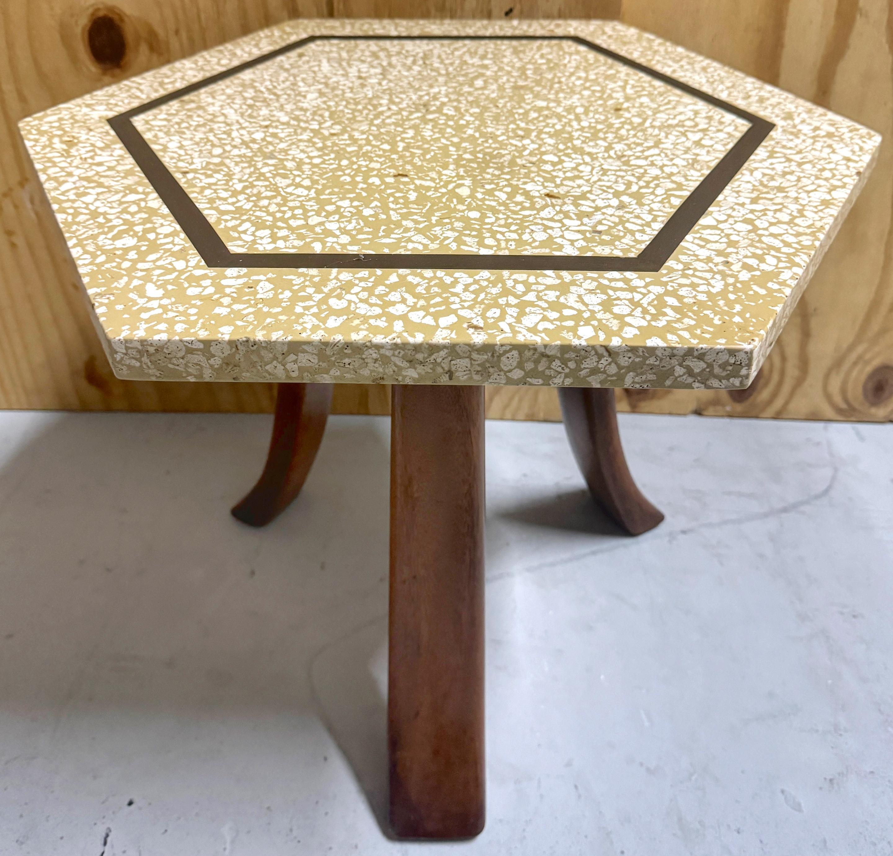 3 tables d'appoint hexagonales Harvey Probber incrustées de terrazzo et de bronze, vendues individuellement en vente 1