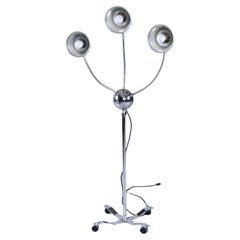 Lampadaire industriel 3 têtes Hydra à hauteur réglable pour studio ou atelier d'artiste