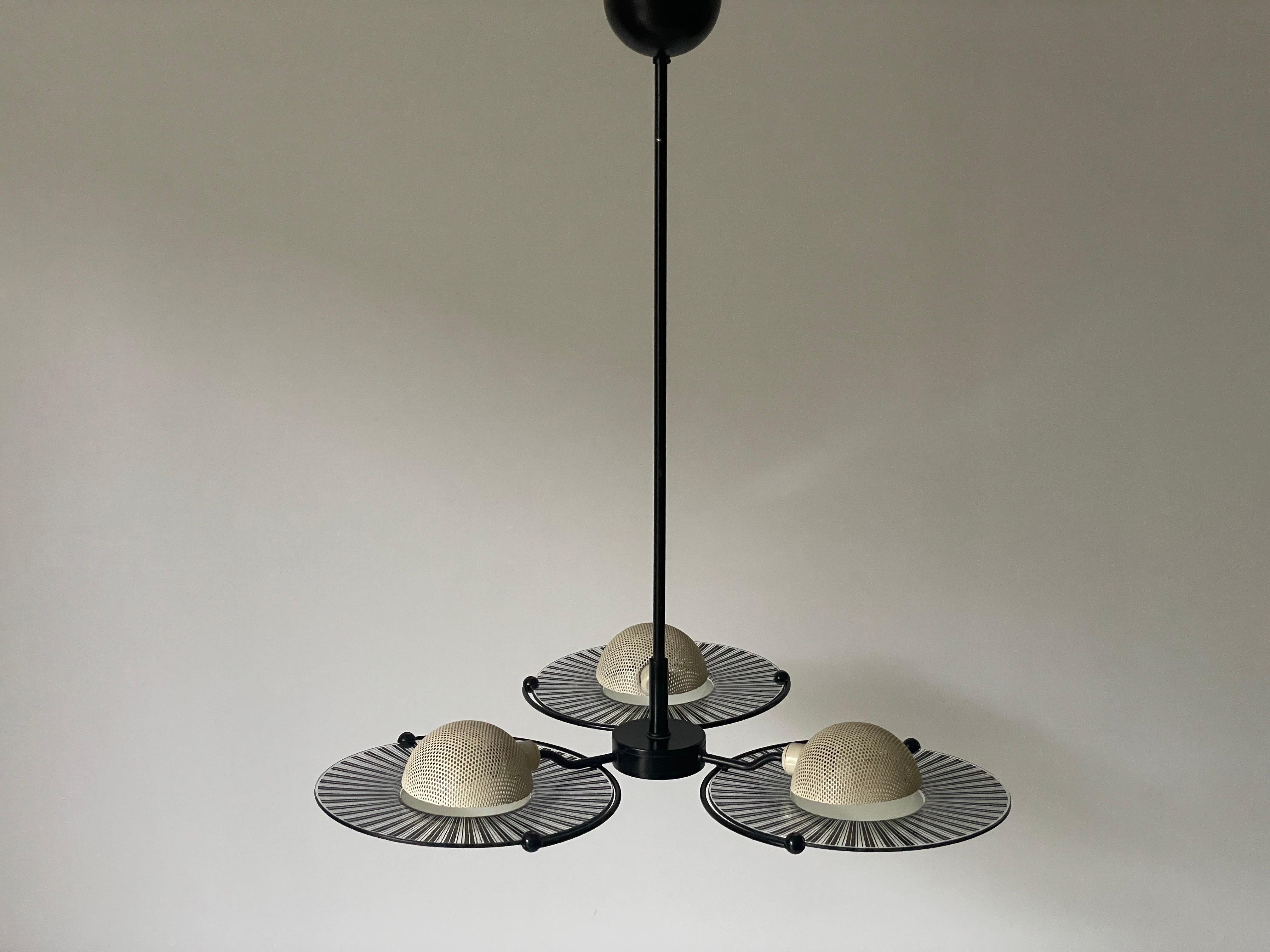 Lustre à 3 têtes en verre Venini par Lino Tagliapietra, années 1960, Italie

L'abat-jour est en très bon état vintage.

Cette lampe fonctionne avec 3 ampoules E14. 
Câblé et adapté à une utilisation avec 220V et 110V pour tous les pays.

Mesures
