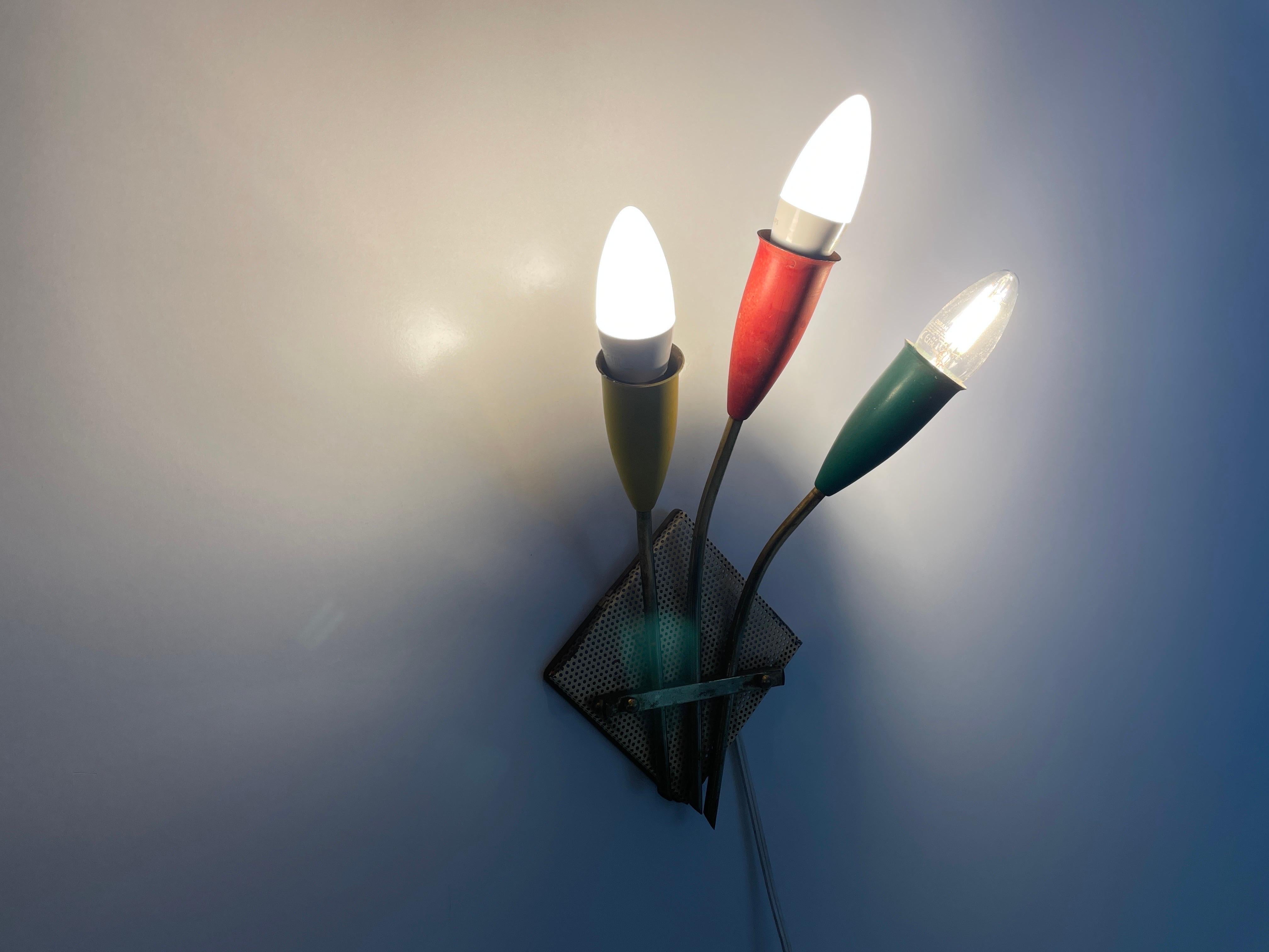 Lampada da parete Sputnik a 3 teste, giallo, rosso e verde, anni '50, Francia in vendita 3