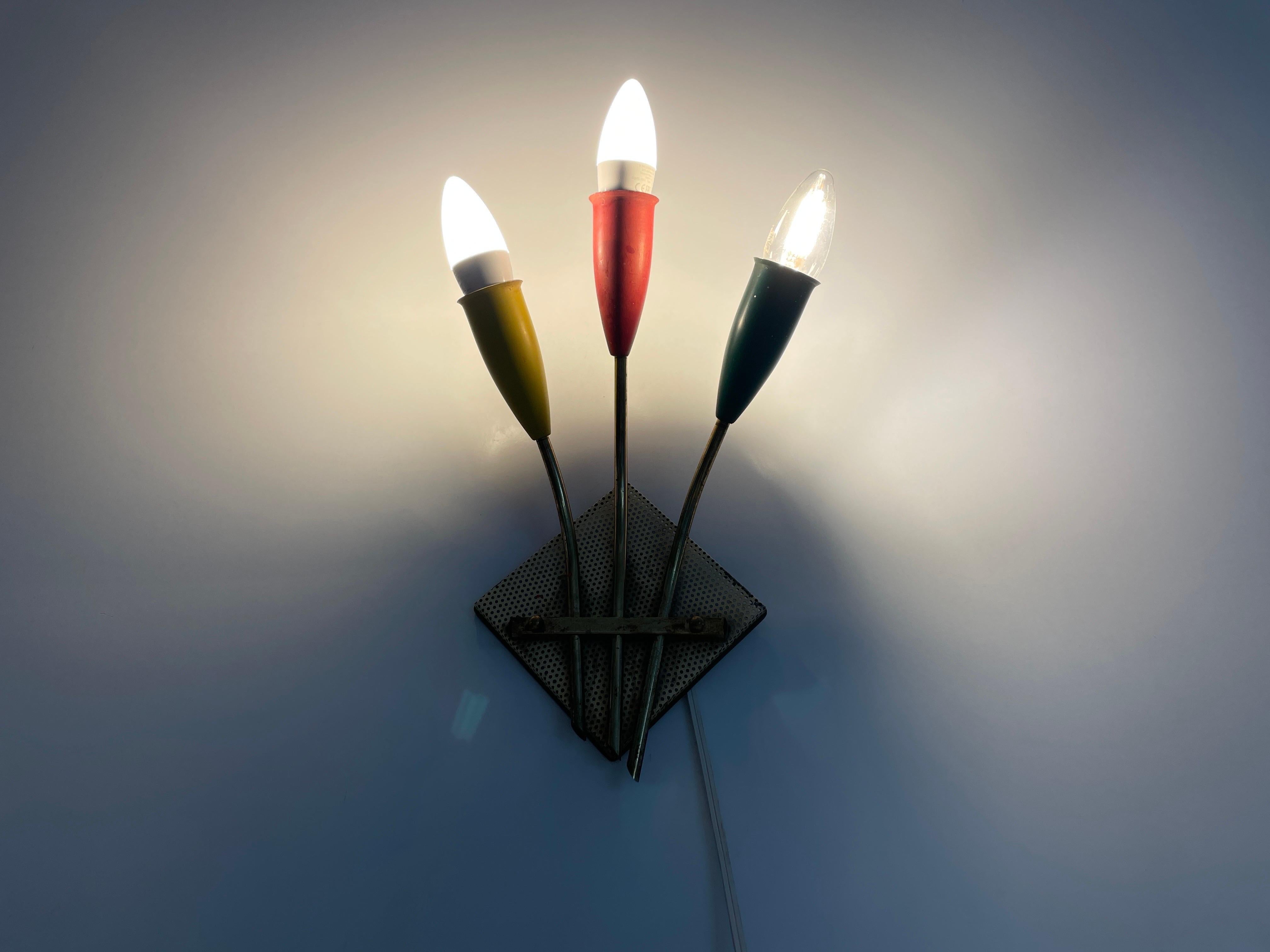 Lampada da parete Sputnik a 3 teste, giallo, rosso e verde, anni '50, Francia in vendita 4