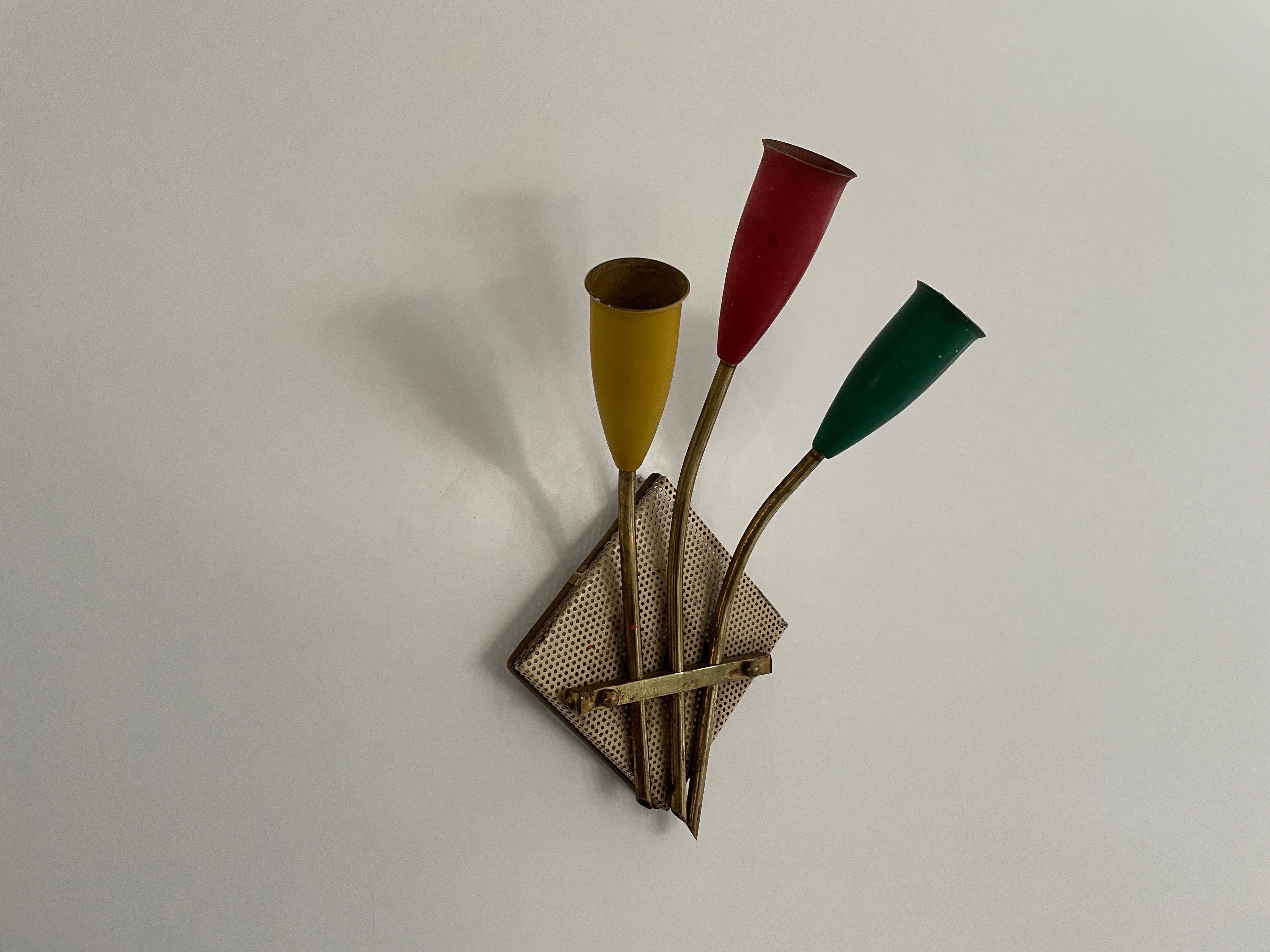 Mid-Century moderno Lampada da parete Sputnik a 3 teste, giallo, rosso e verde, anni '50, Francia in vendita
