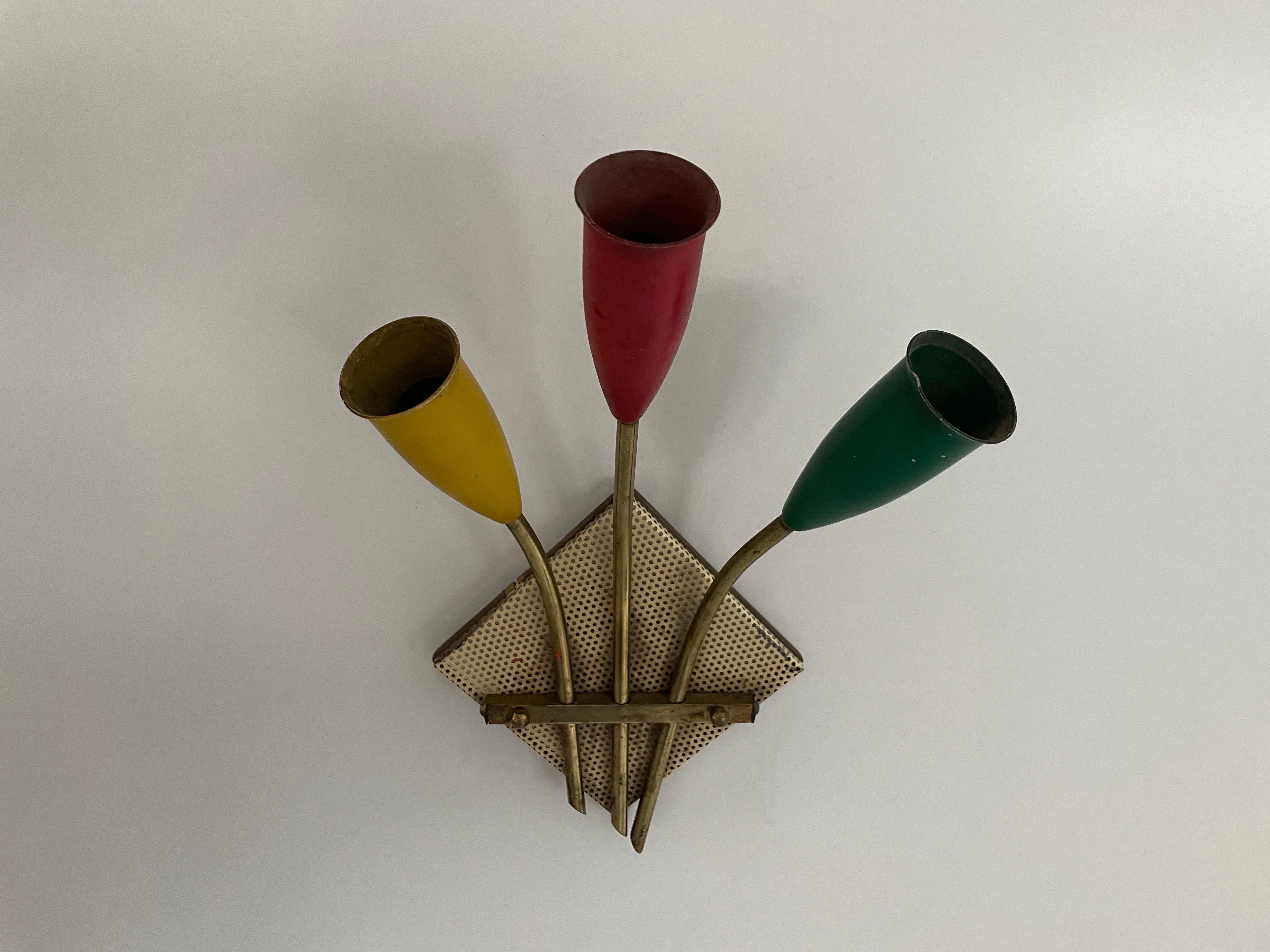 Metà XX secolo Lampada da parete Sputnik a 3 teste, giallo, rosso e verde, anni '50, Francia in vendita