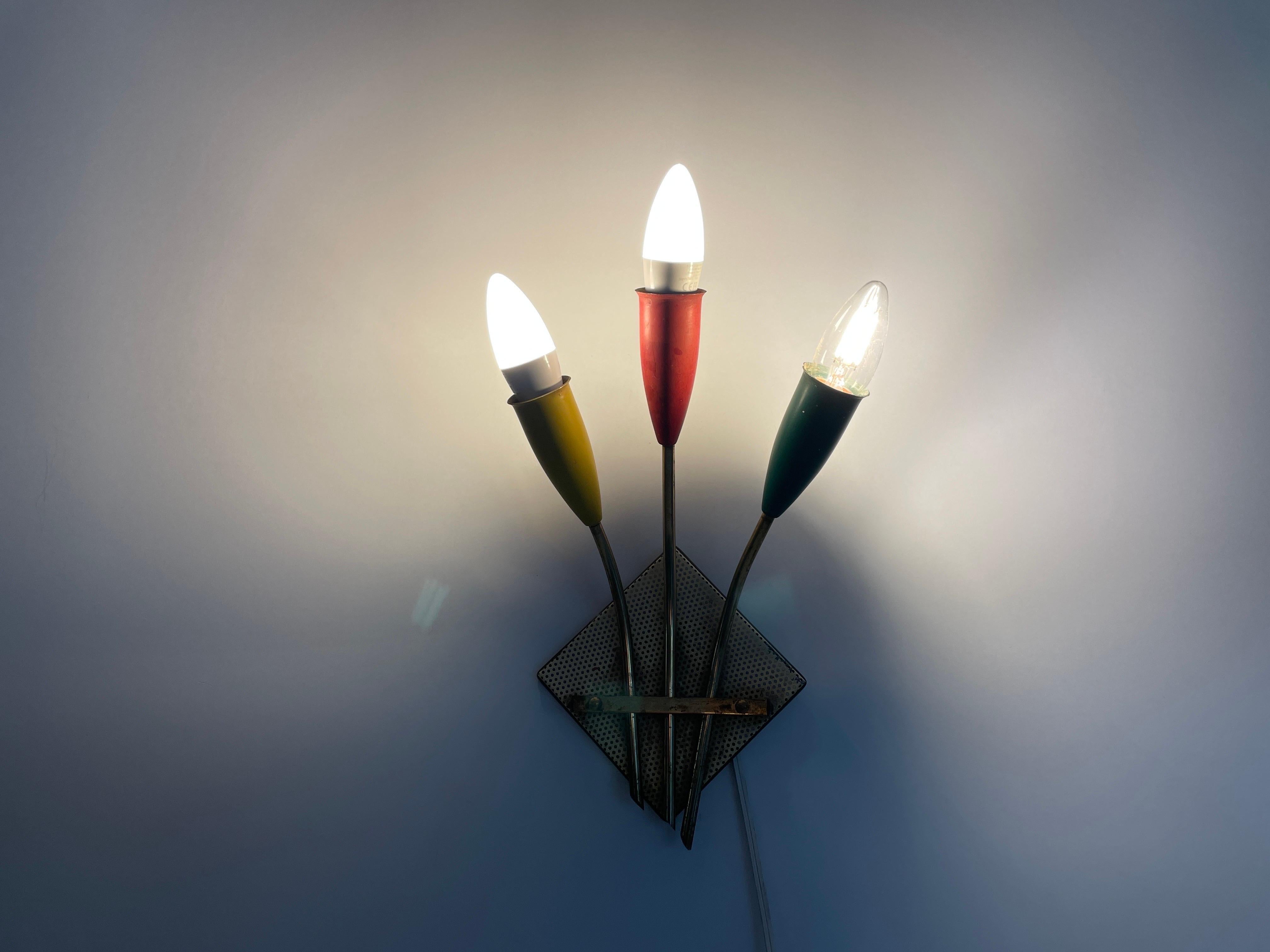 Lampada da parete Sputnik a 3 teste, giallo, rosso e verde, anni '50, Francia in vendita 2