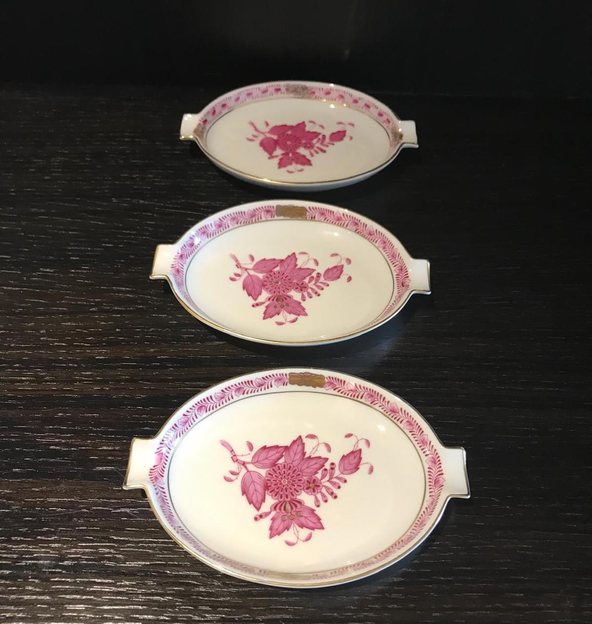 3 Platos de porcelana Herend de Hungría, motivo Apponyi en frambuesa y oro de 24 ct en venta 5