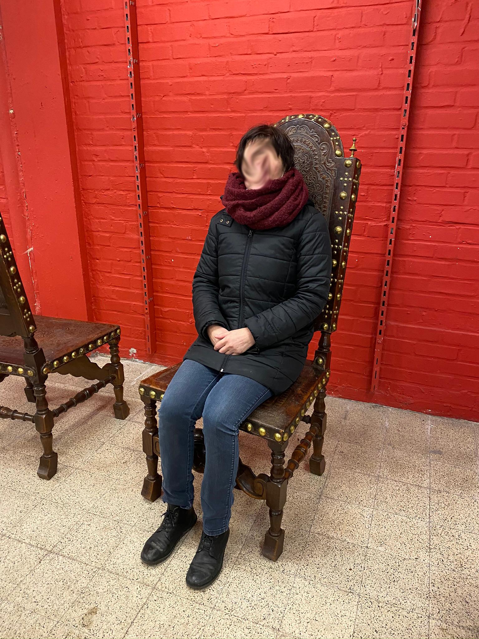 3 chaises à haut dossier, garniture en cuir Cordoba avec décor amérindien, Espagne en vente 11