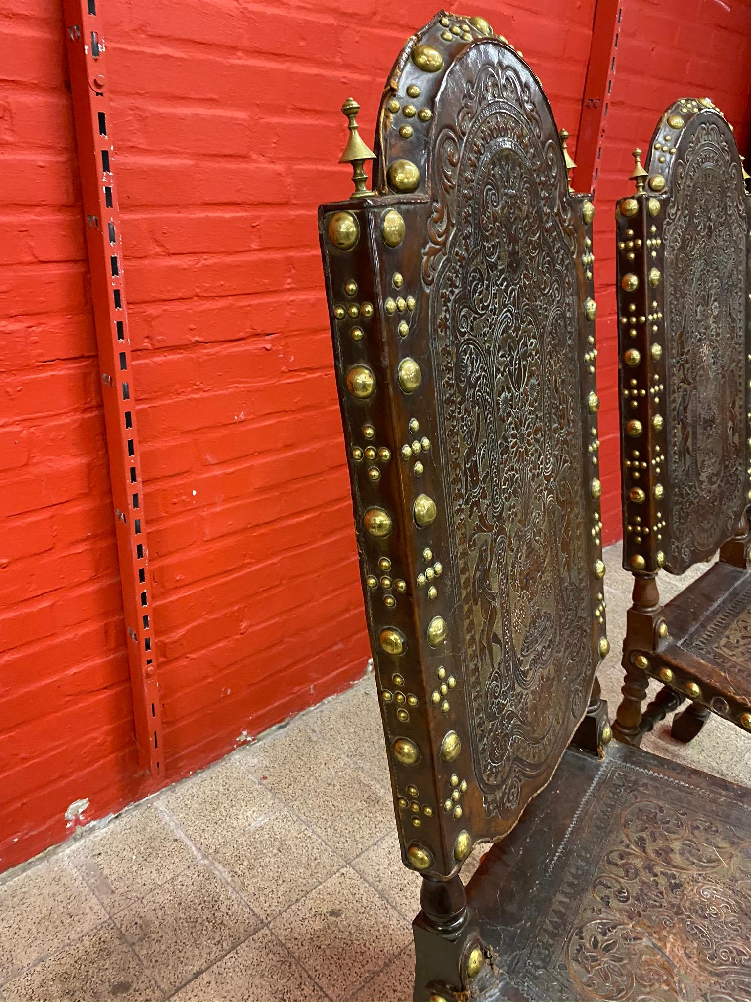 3 chaises à haut dossier, garniture en cuir Cordoba avec décor amérindien, Espagne en vente 2