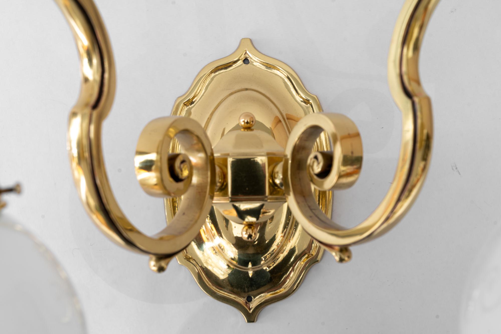 3 lampes murales historiques avec abat-jour en verre opale vienne vers 1890 Bon état - En vente à Wien, AT