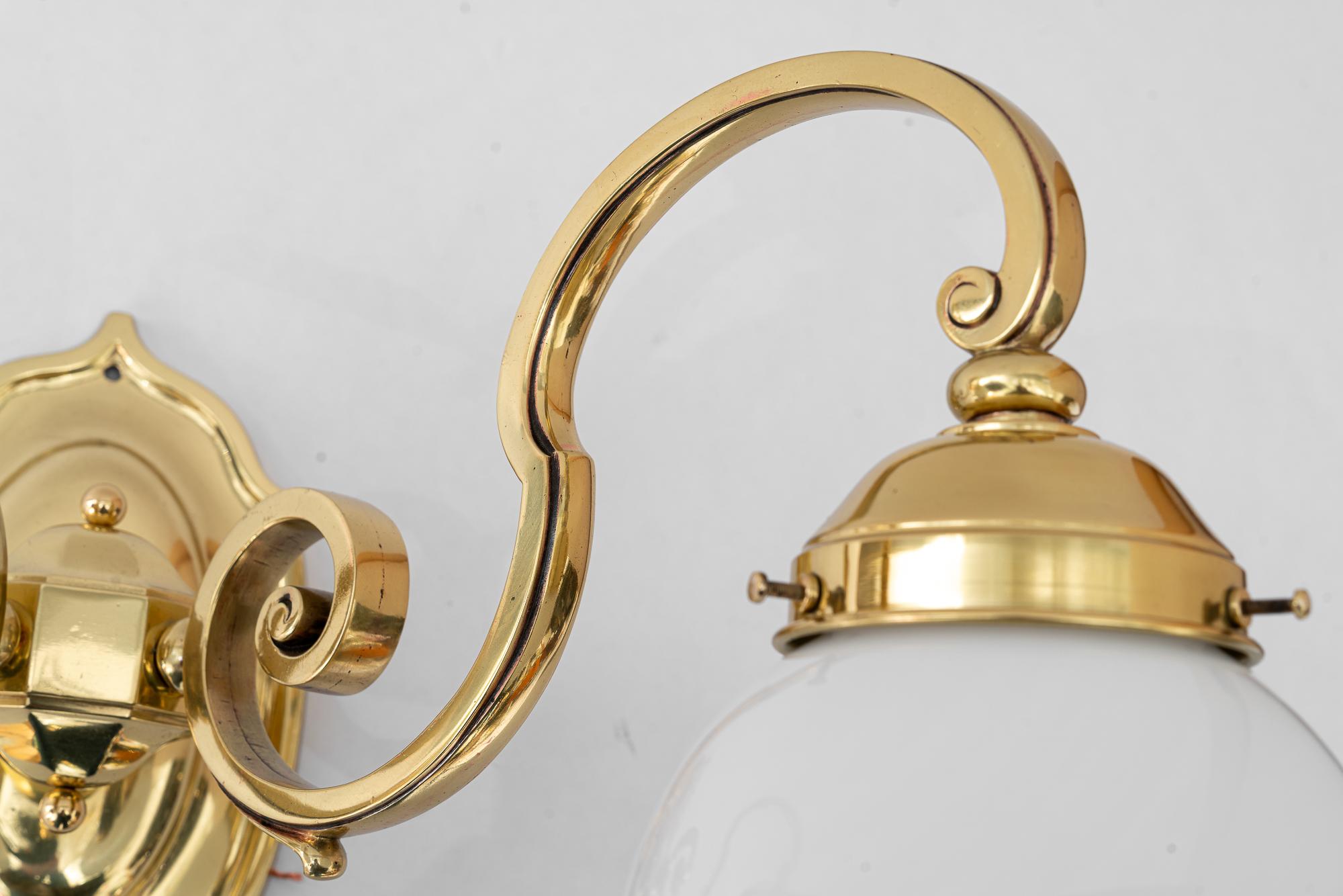 Fin du XIXe siècle 3 lampes murales historiques avec abat-jour en verre opale vienne vers 1890 en vente