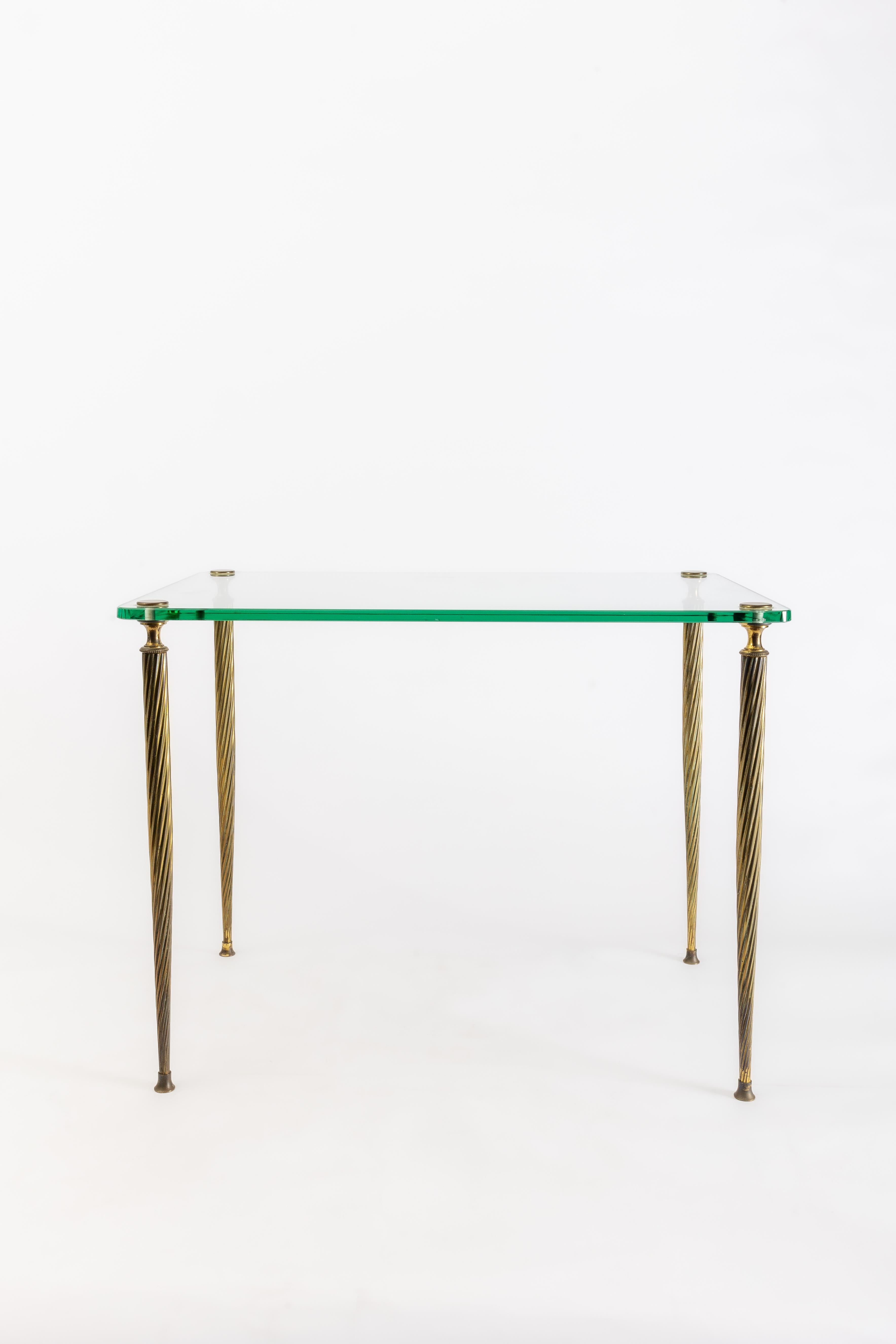 Français Tables gigognes de style Maison Jansen en verre et laiton 1940 en vente