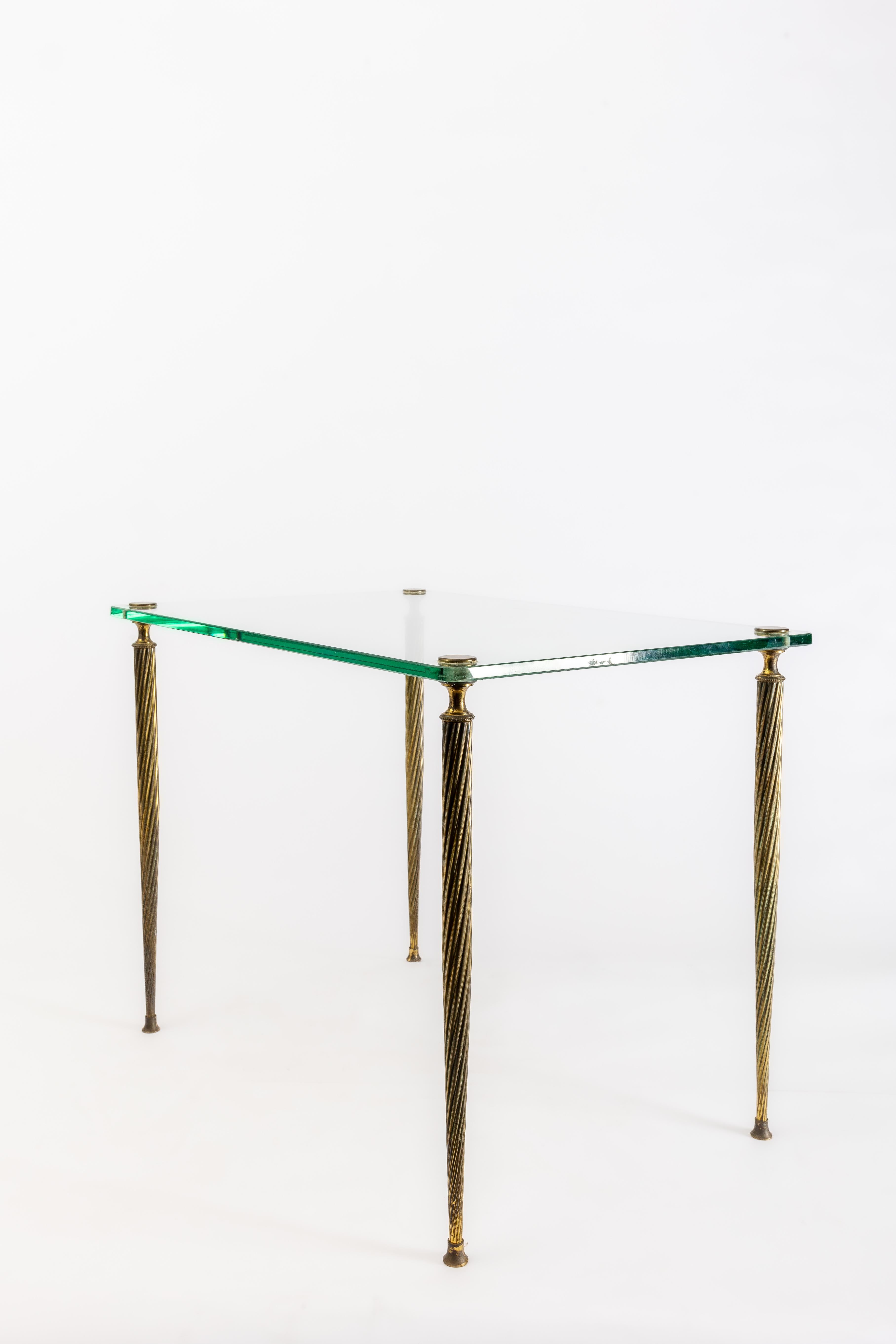 20ième siècle Tables gigognes de style Maison Jansen en verre et laiton 1940 en vente