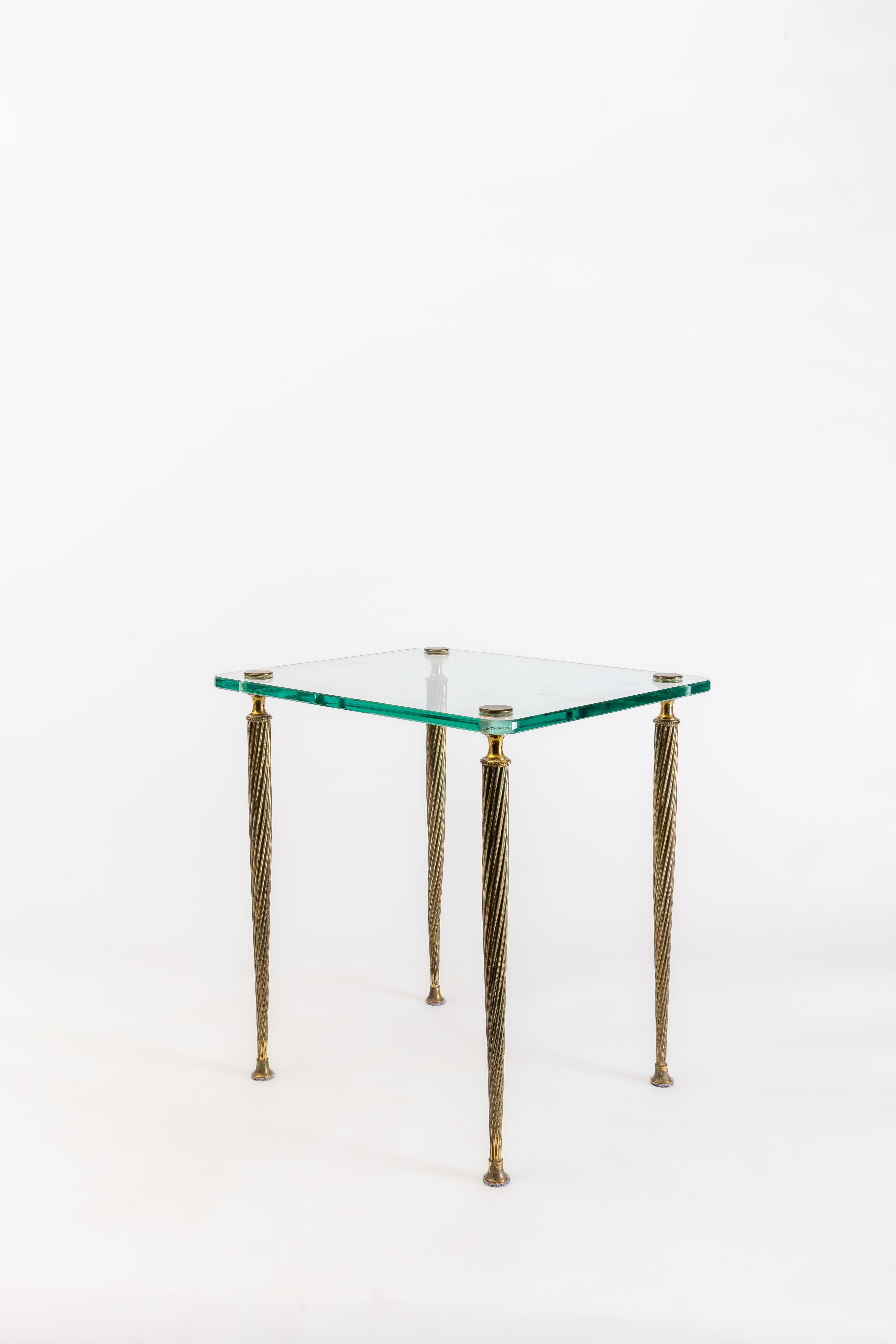 Tables gigognes de style Maison Jansen en verre et laiton 1940 en vente 1