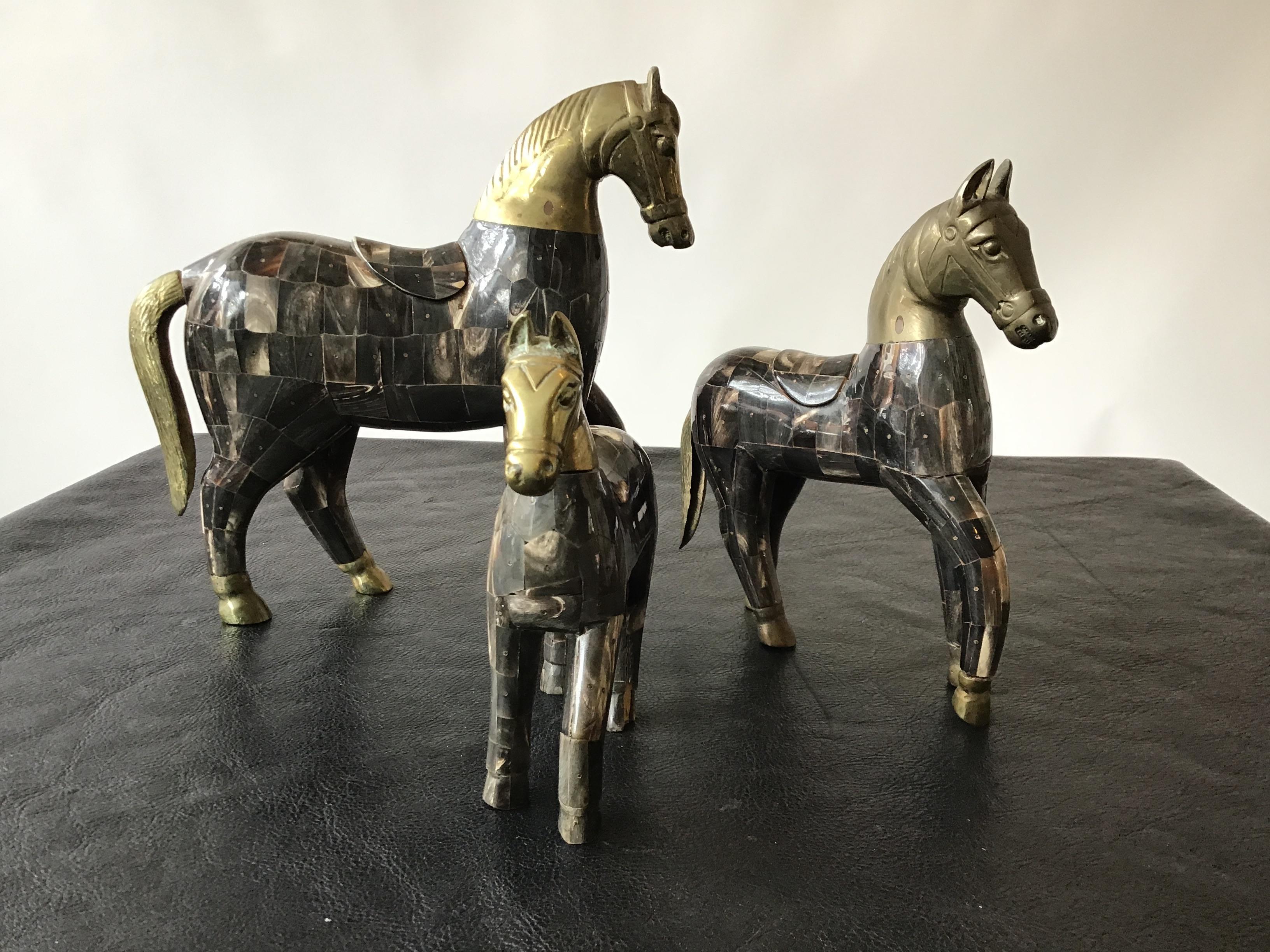 3 chevaux en corne et en laiton Bon état - En vente à Tarrytown, NY