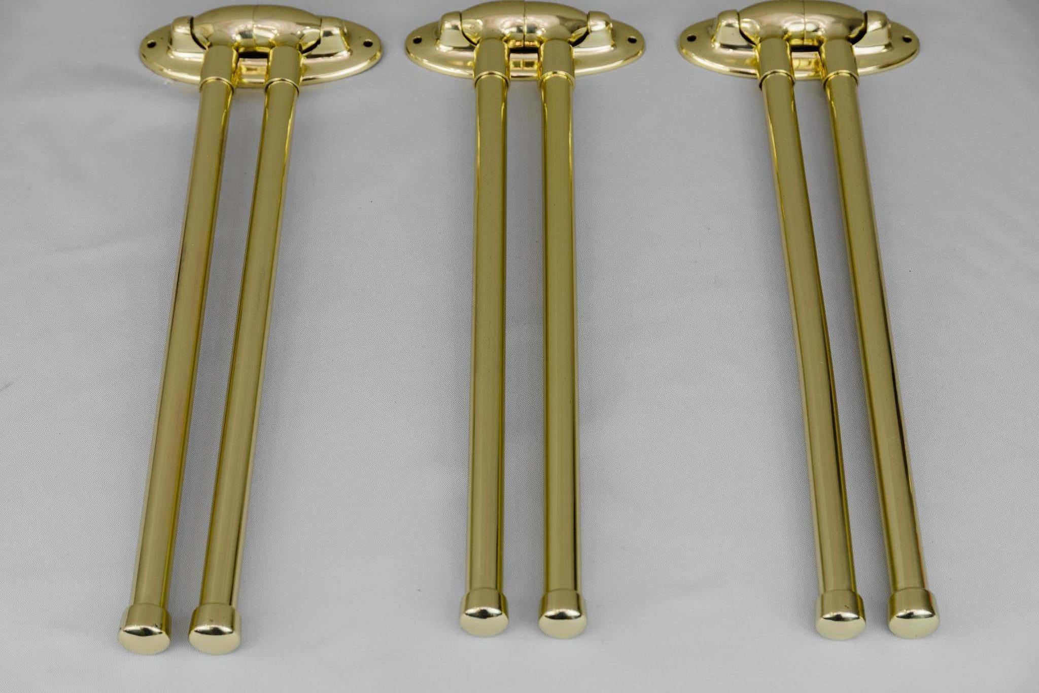 3 identical Art Deco Towel holder, circa 1920s
Price and sale per piece
Polished and stove enameled.