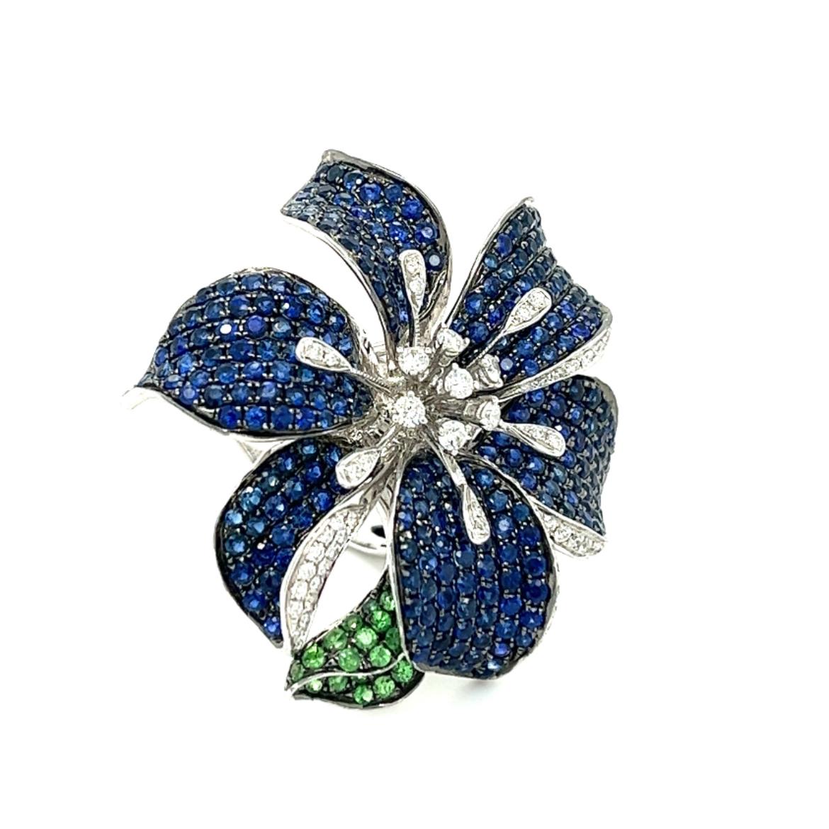 3 in 1 Blue Sapphire and Green Garnet Cocktail Ring, Brooch, Pendant Exquisite For Sale 5