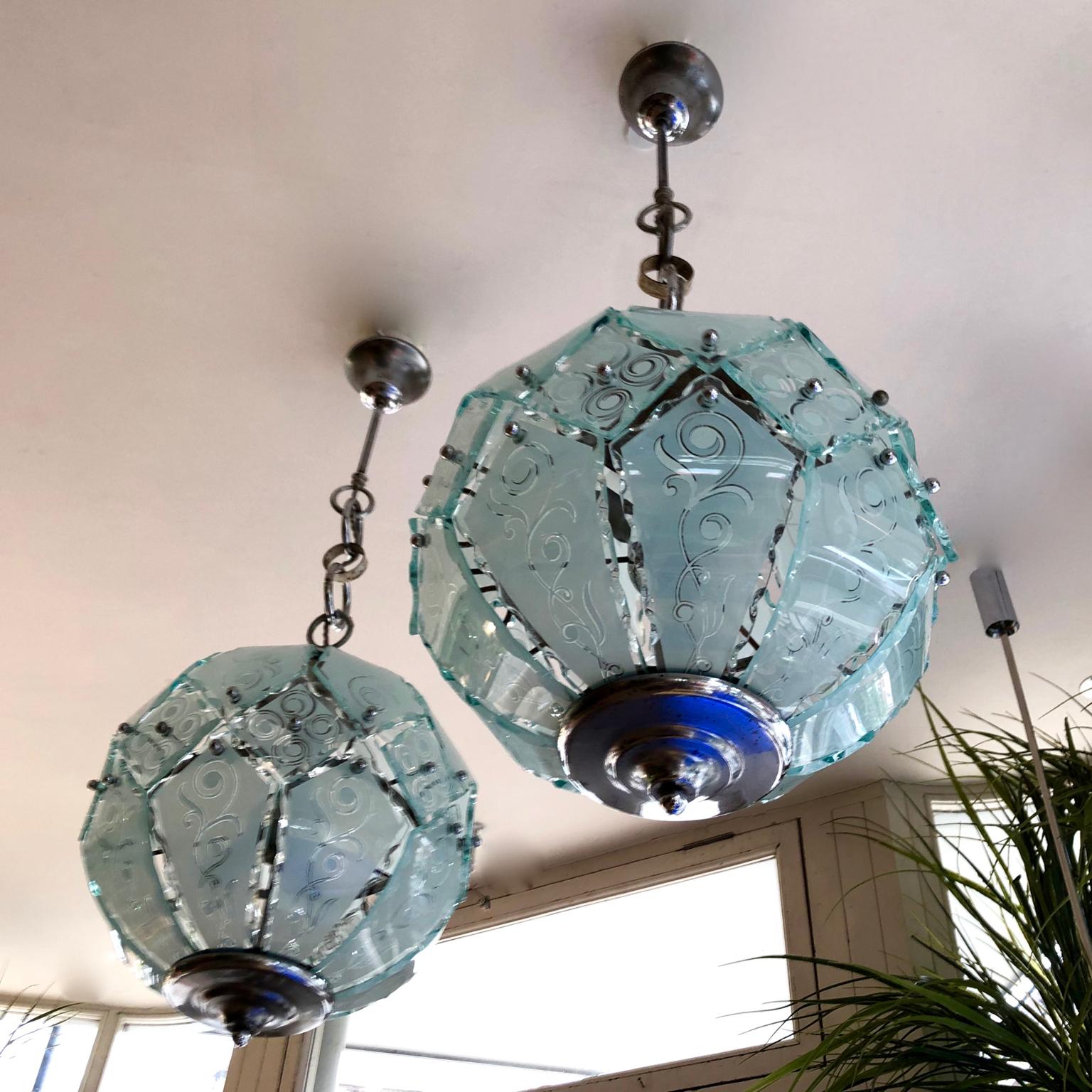 One Midcentury Italian Pastel Aqua Segmented Glass Pendant Ceiling Globe Light In Good Condition In London, GB