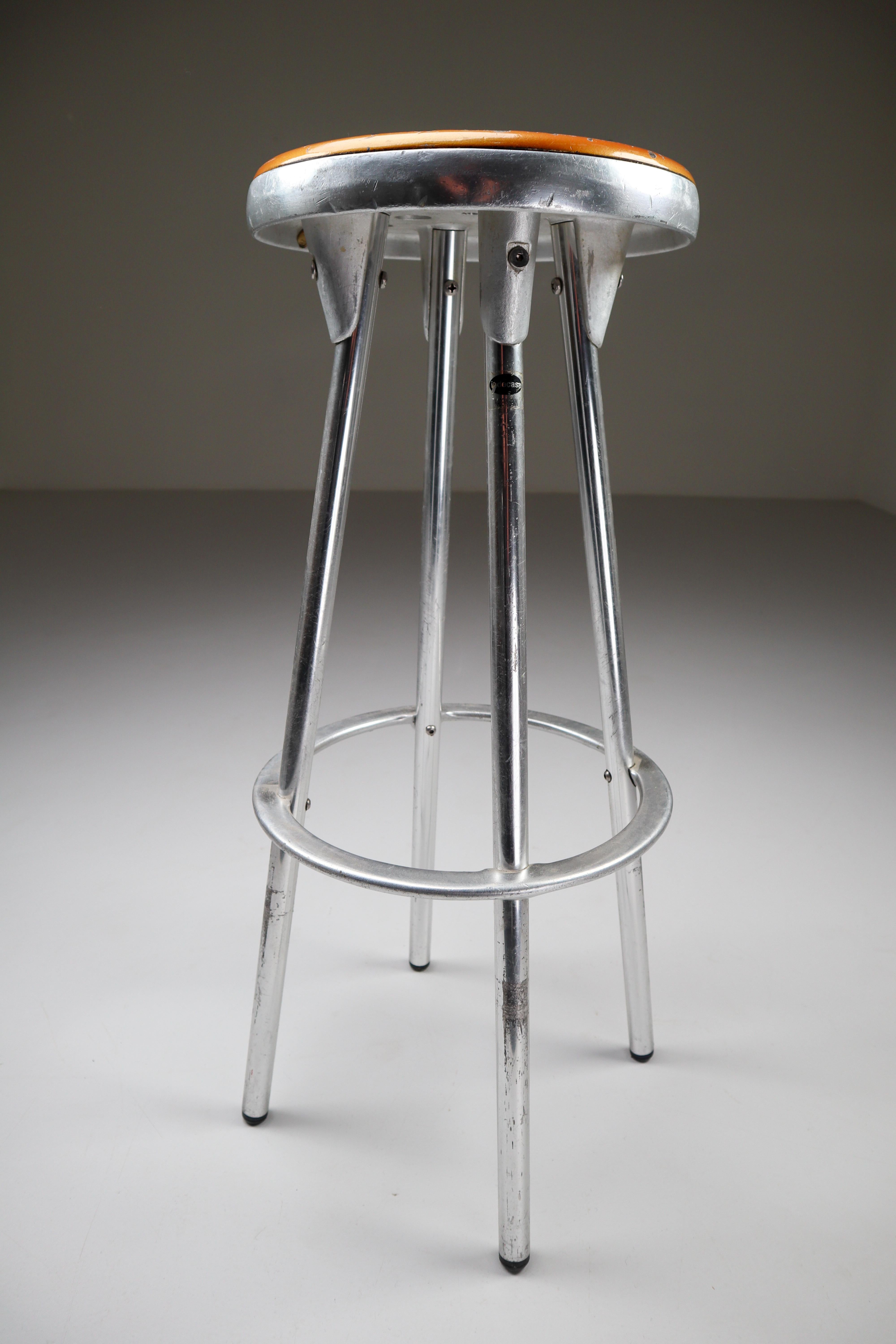 Espagnol 3 tabourets de bar industriels en aluminium de Joan Casas Y Ortinez pour Indecasa Espagne