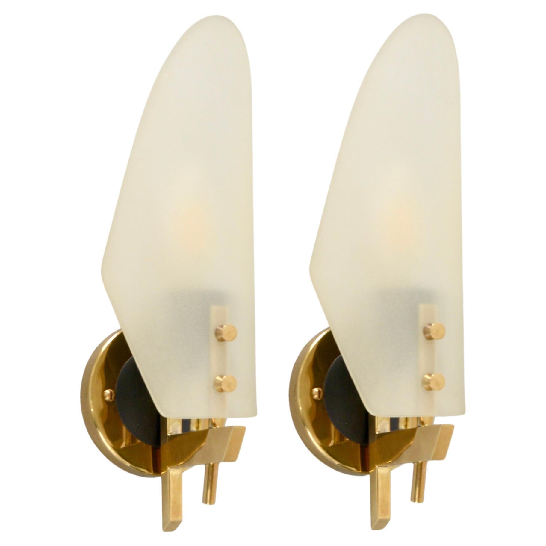 Italian Mid Century Glass Shield Sconce For Sale 5