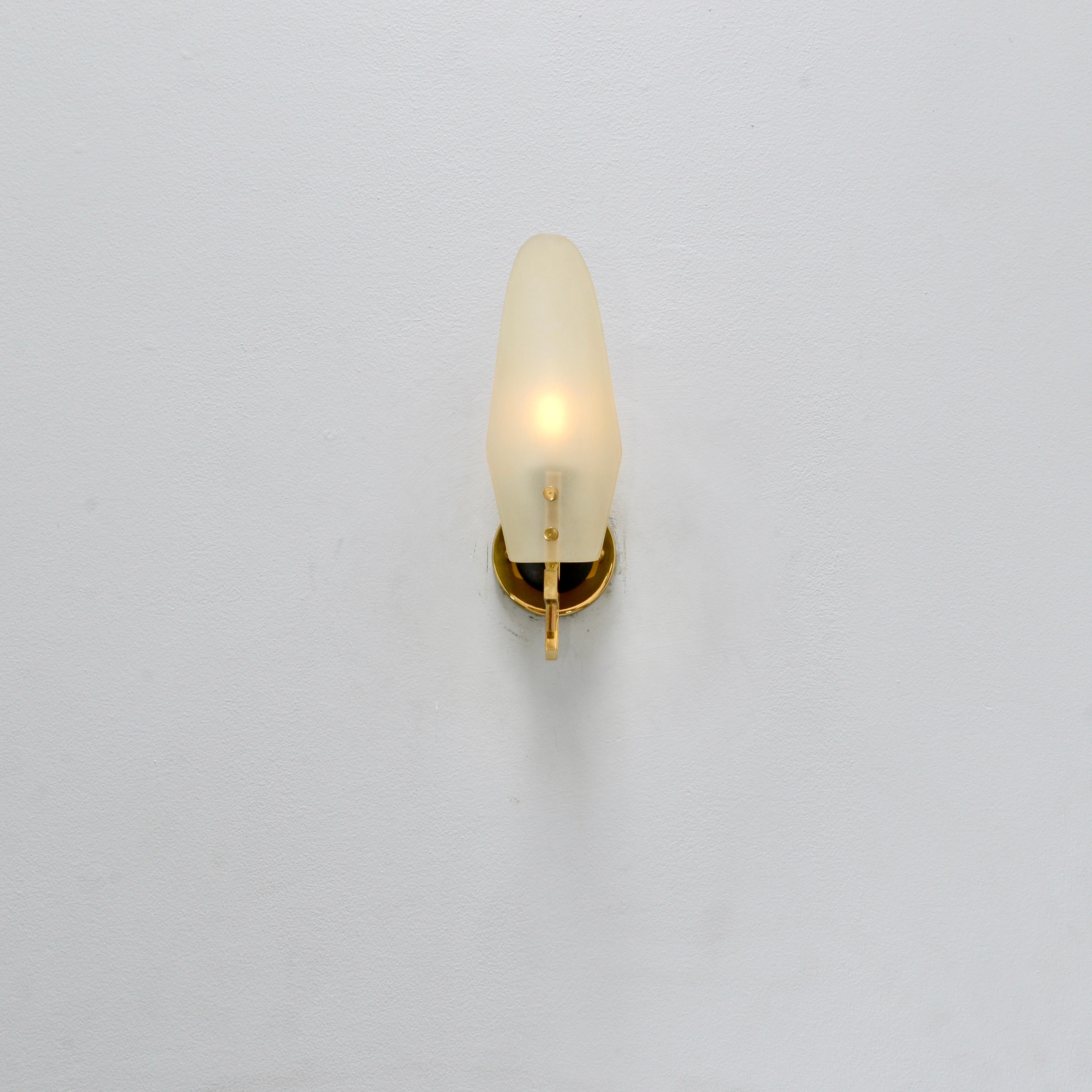 Italian Mid Century Glass Shield Sconce For Sale 6