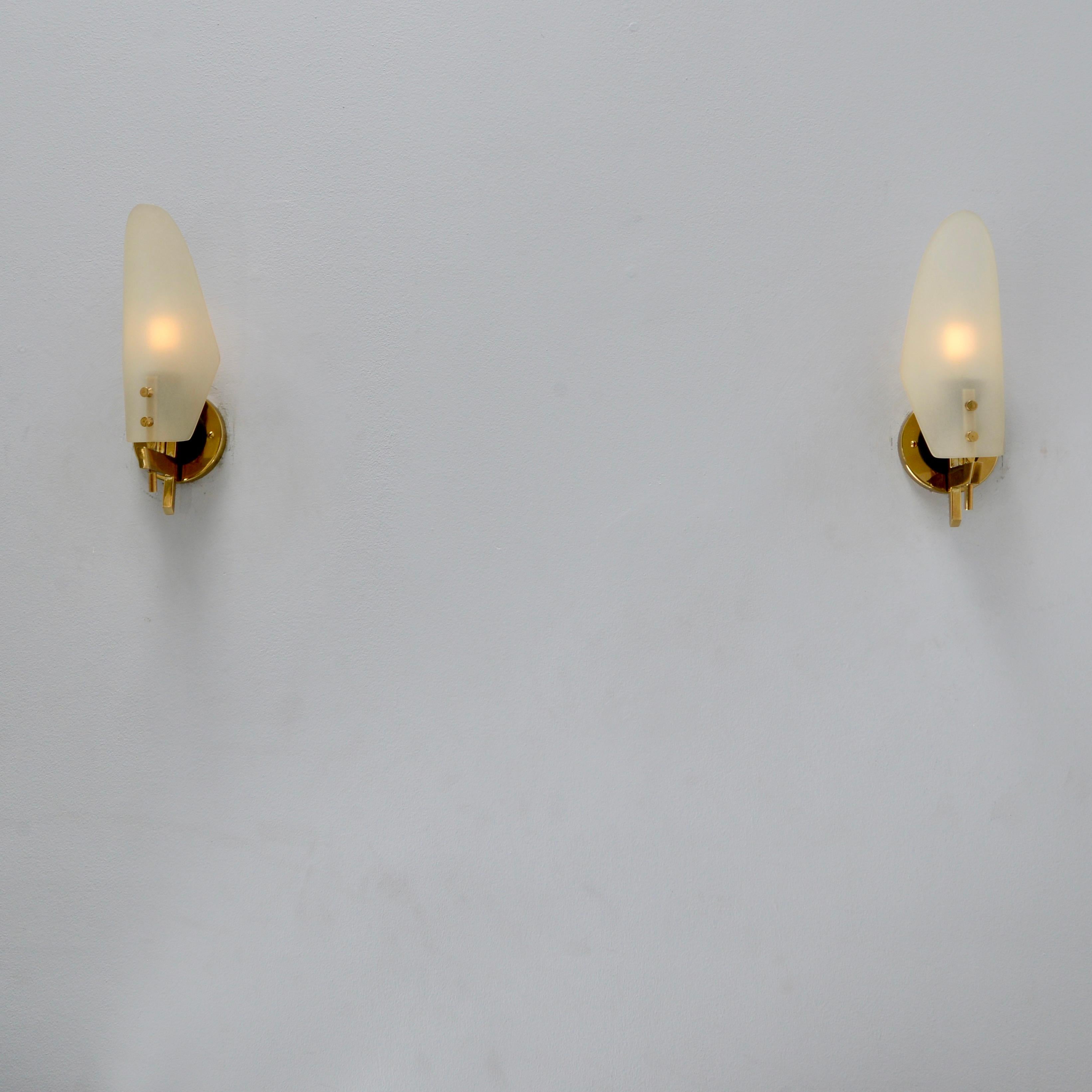 Italian Mid Century Glass Shield Sconce For Sale 8