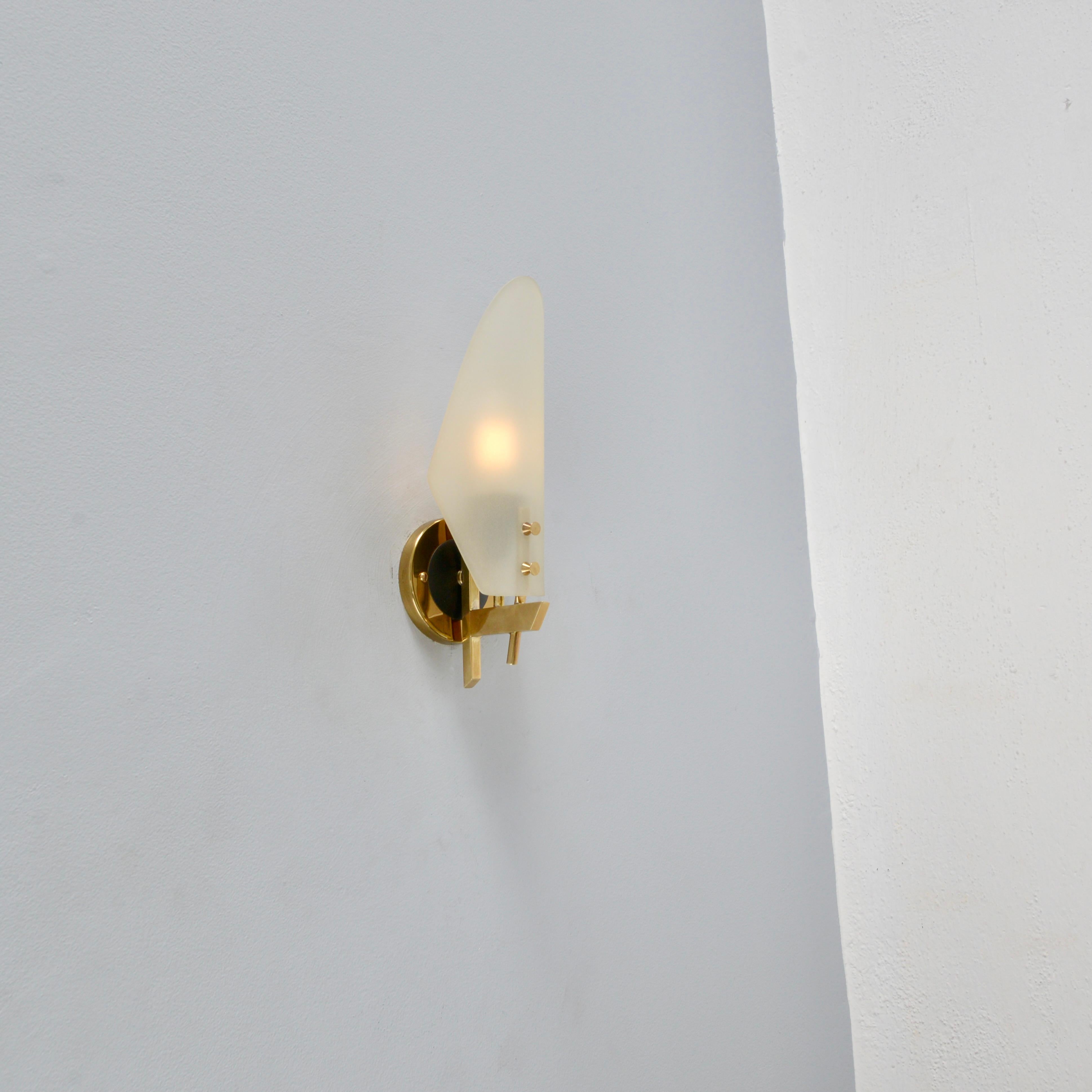 Italian Mid Century Glass Shield Sconce For Sale 9